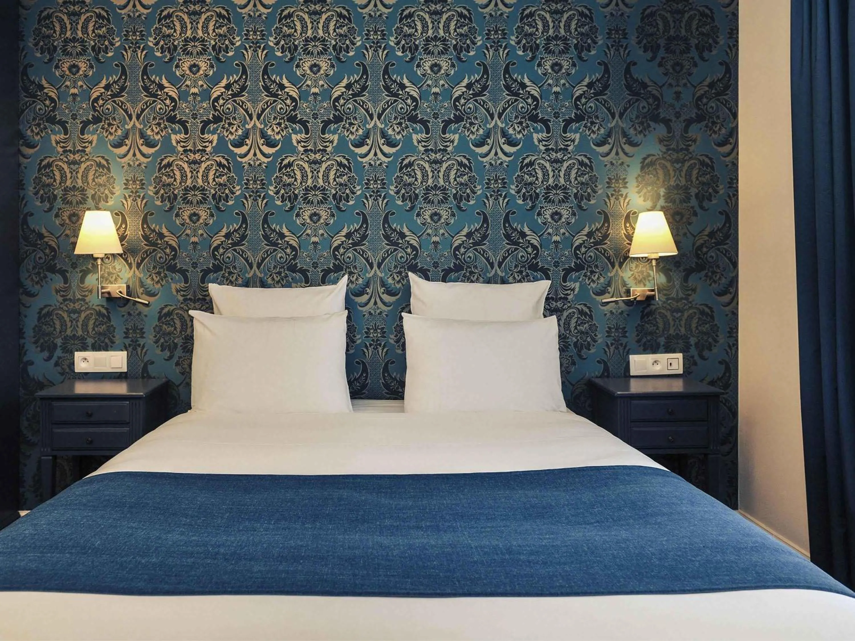 Bedroom, Bed in Mercure Paris Saint Cloud Hippodrome