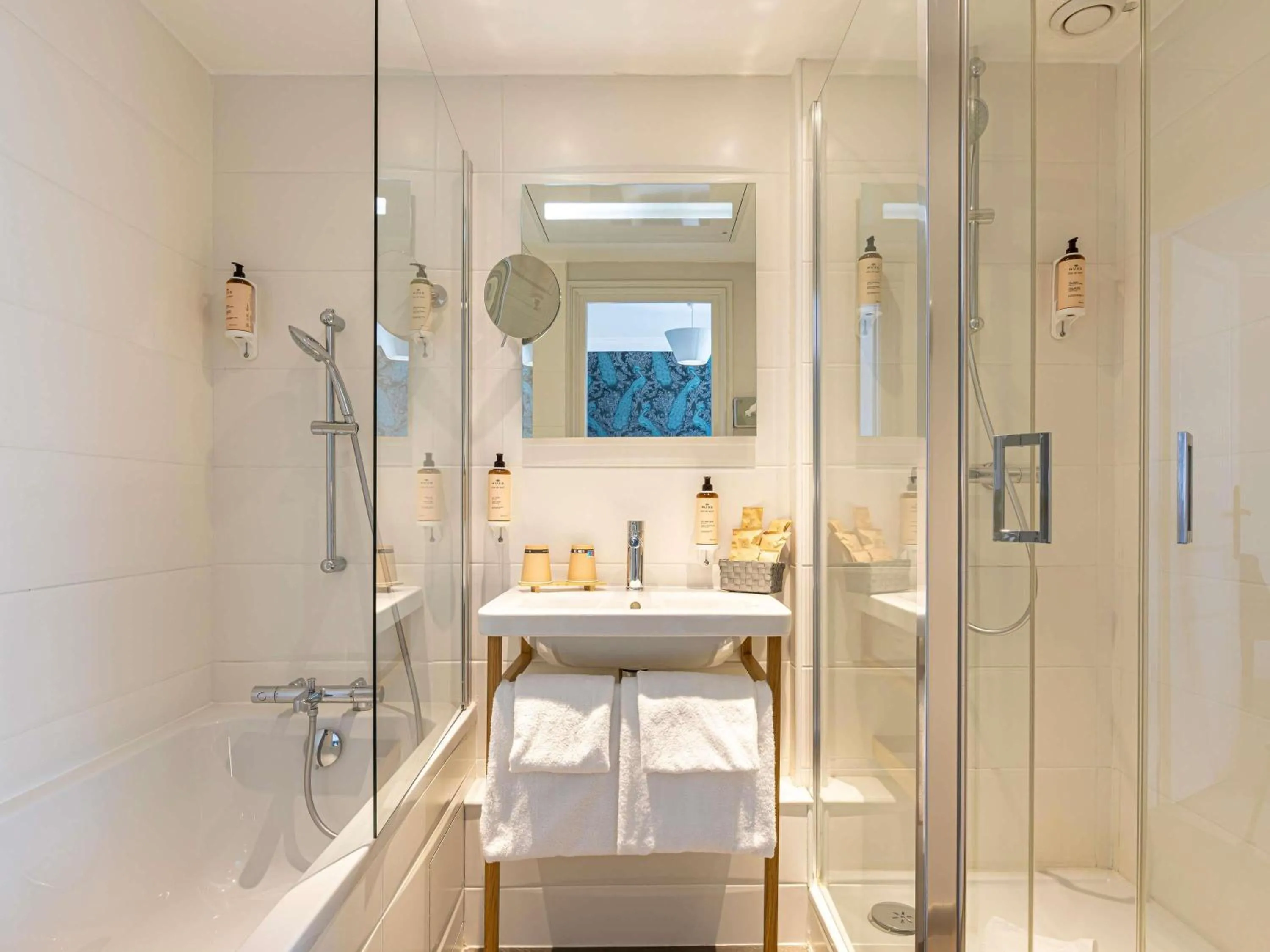 Bedroom in Mercure Paris Saint Cloud Hippodrome