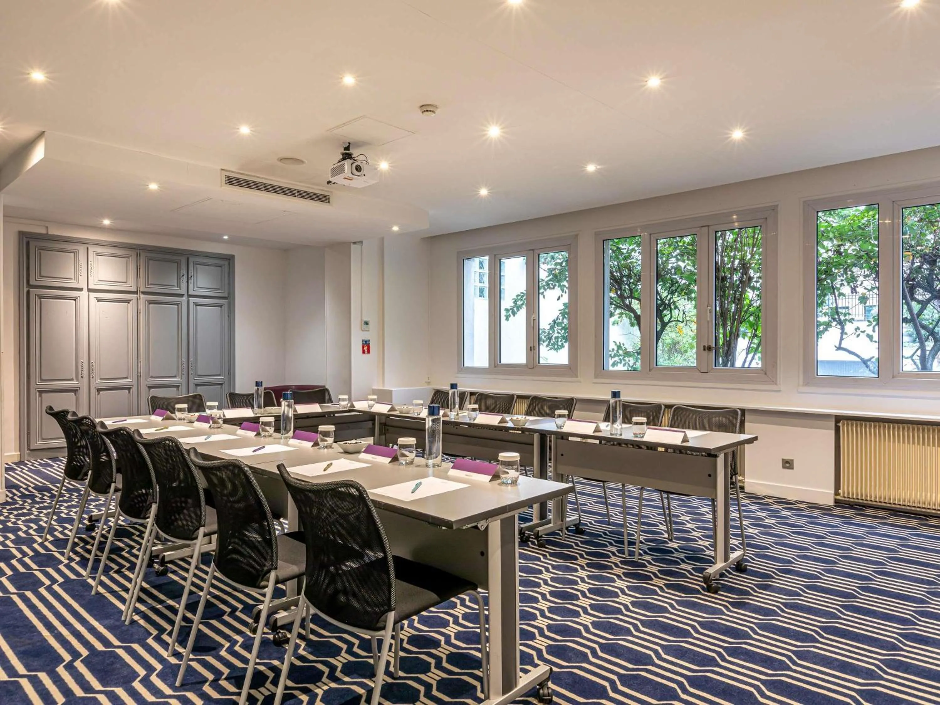 Meeting/conference room in Mercure Paris Saint Cloud Hippodrome