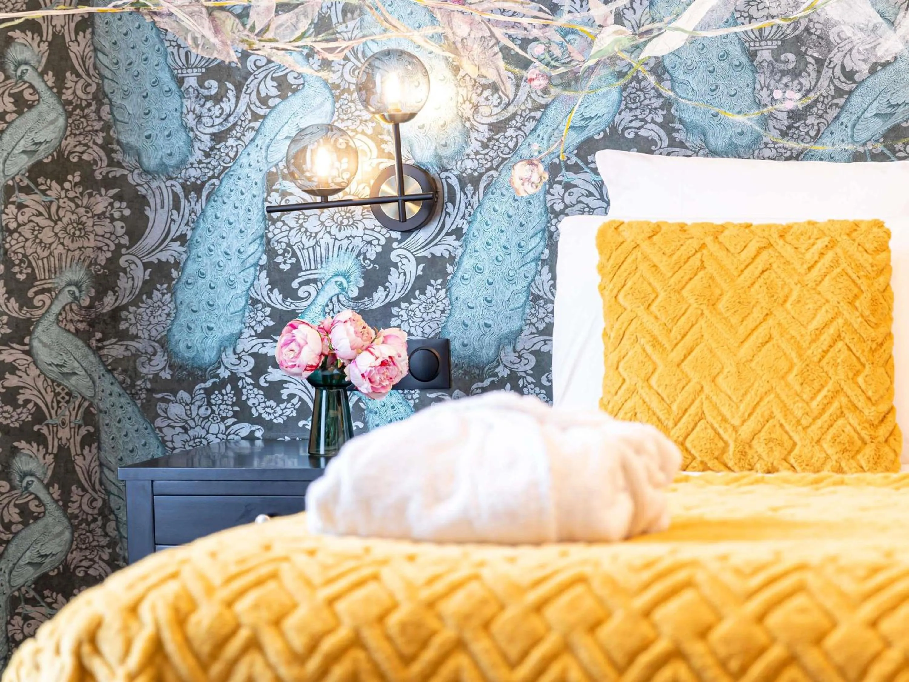 Bedroom, Bed in Mercure Paris Saint Cloud Hippodrome