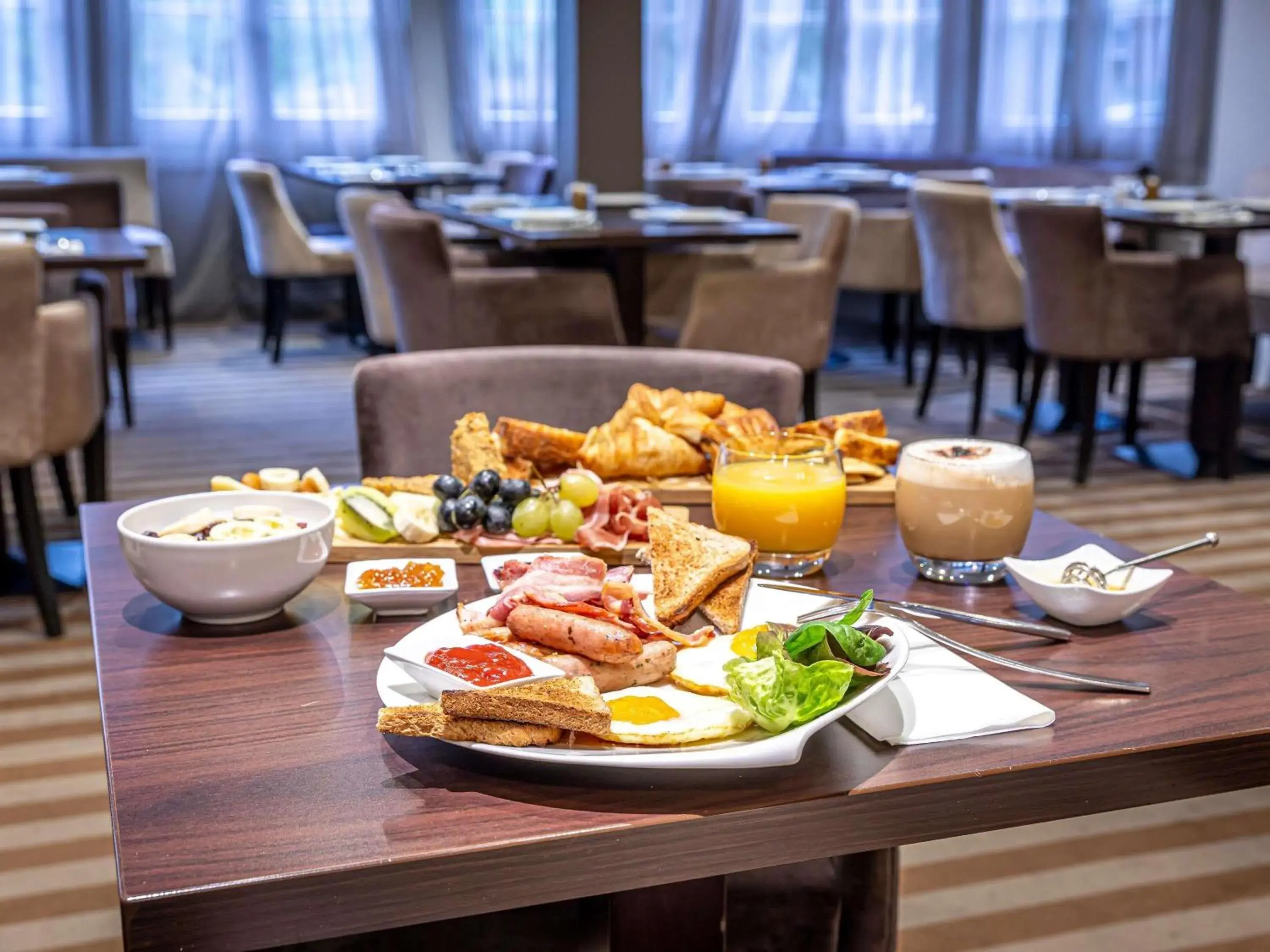 Breakfast in Mercure Paris Saint Cloud Hippodrome Breakfast in Mercure Paris Saint Cloud Hippodrome