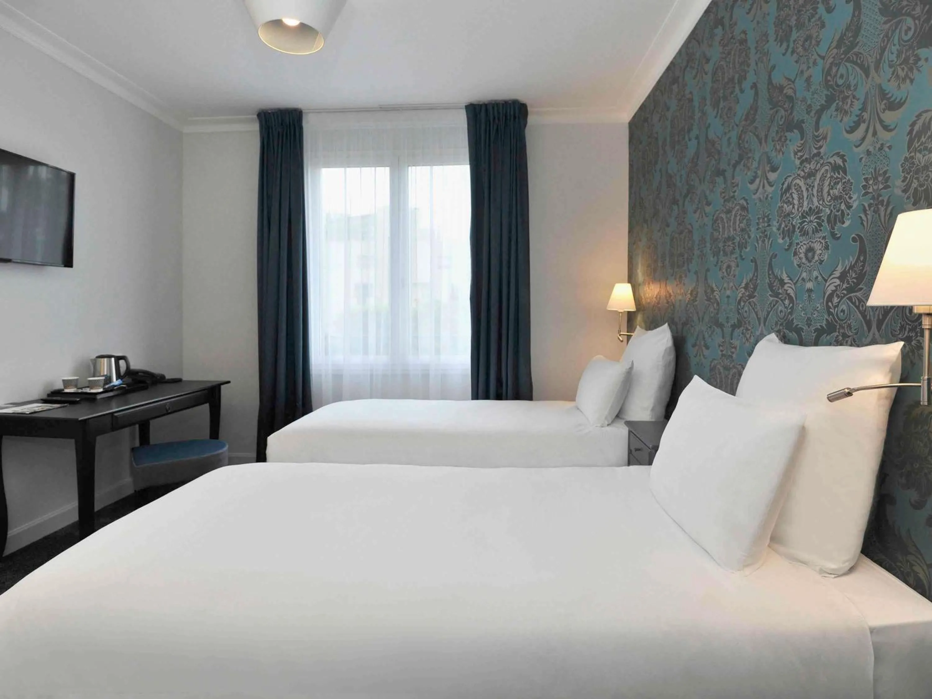 Bedroom, Bed in Mercure Paris Saint Cloud Hippodrome