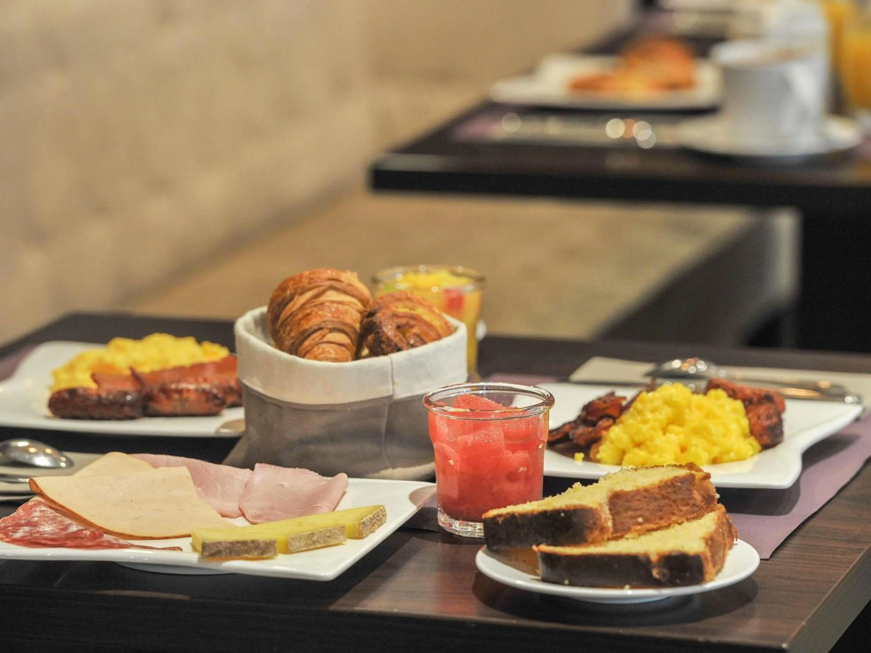Breakfast in Mercure Paris Saint Cloud Hippodrome