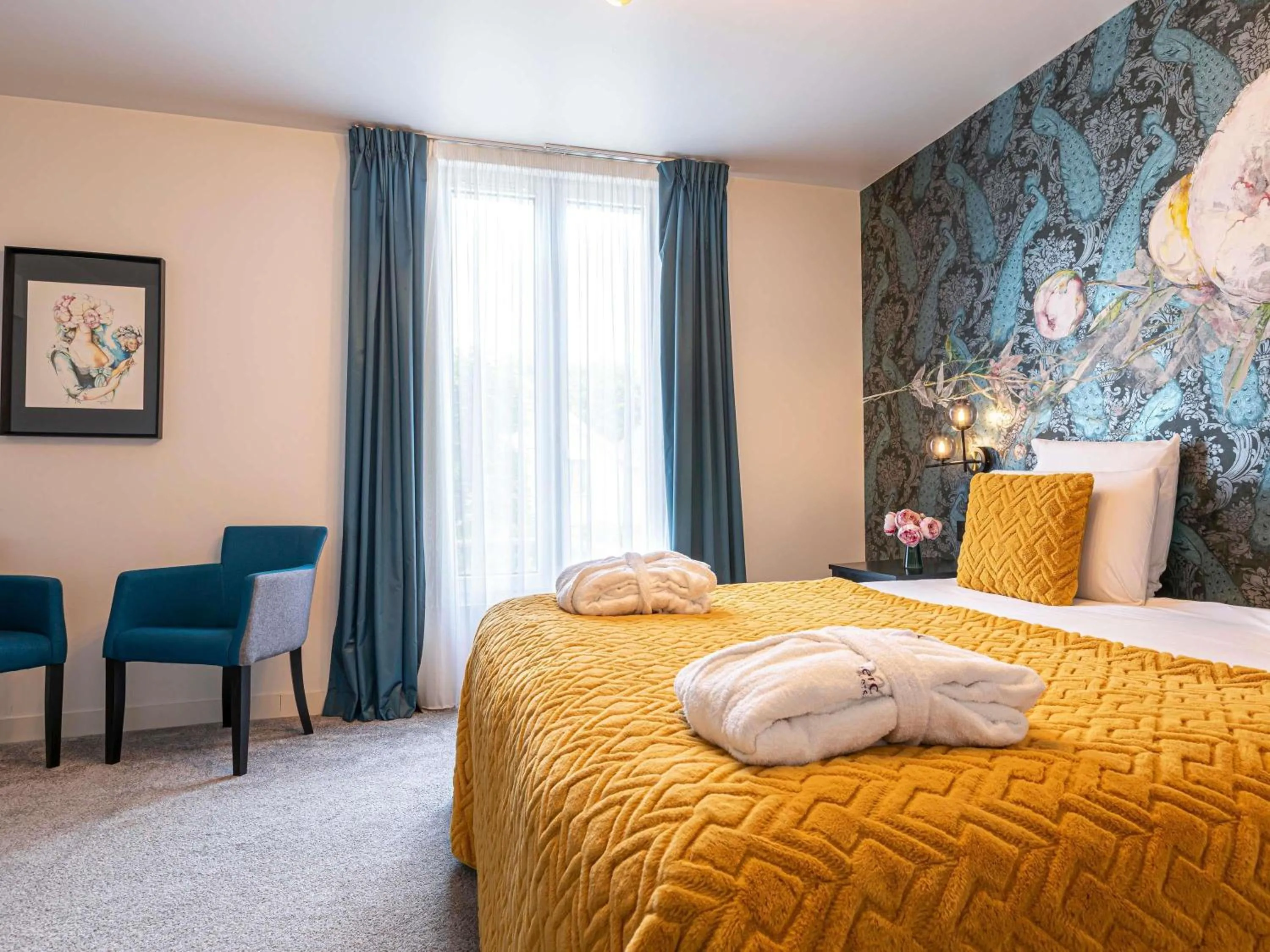 Bedroom, Bed in Mercure Paris Saint Cloud Hippodrome