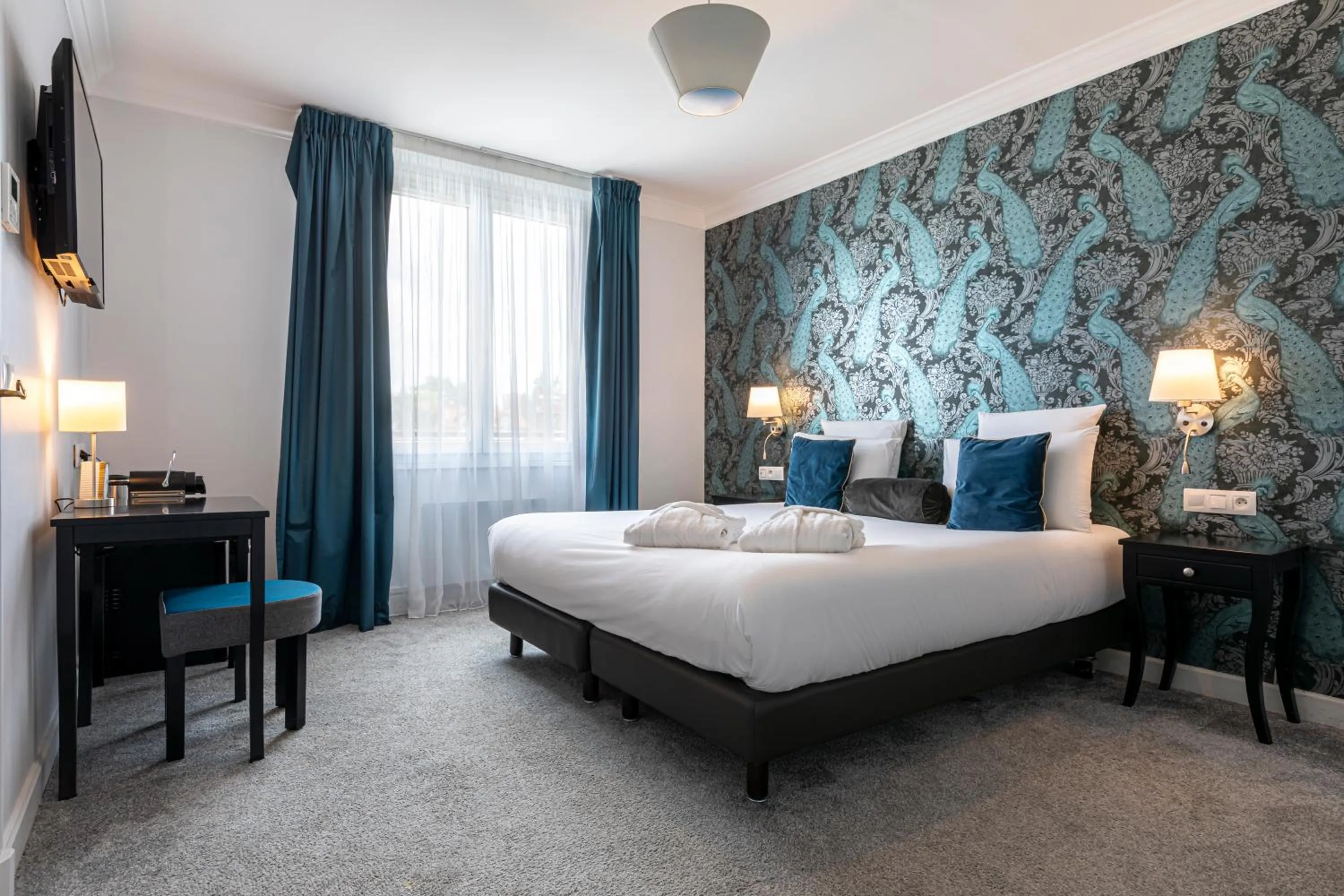 Bedroom, Bed in Mercure Paris Saint Cloud Hippodrome