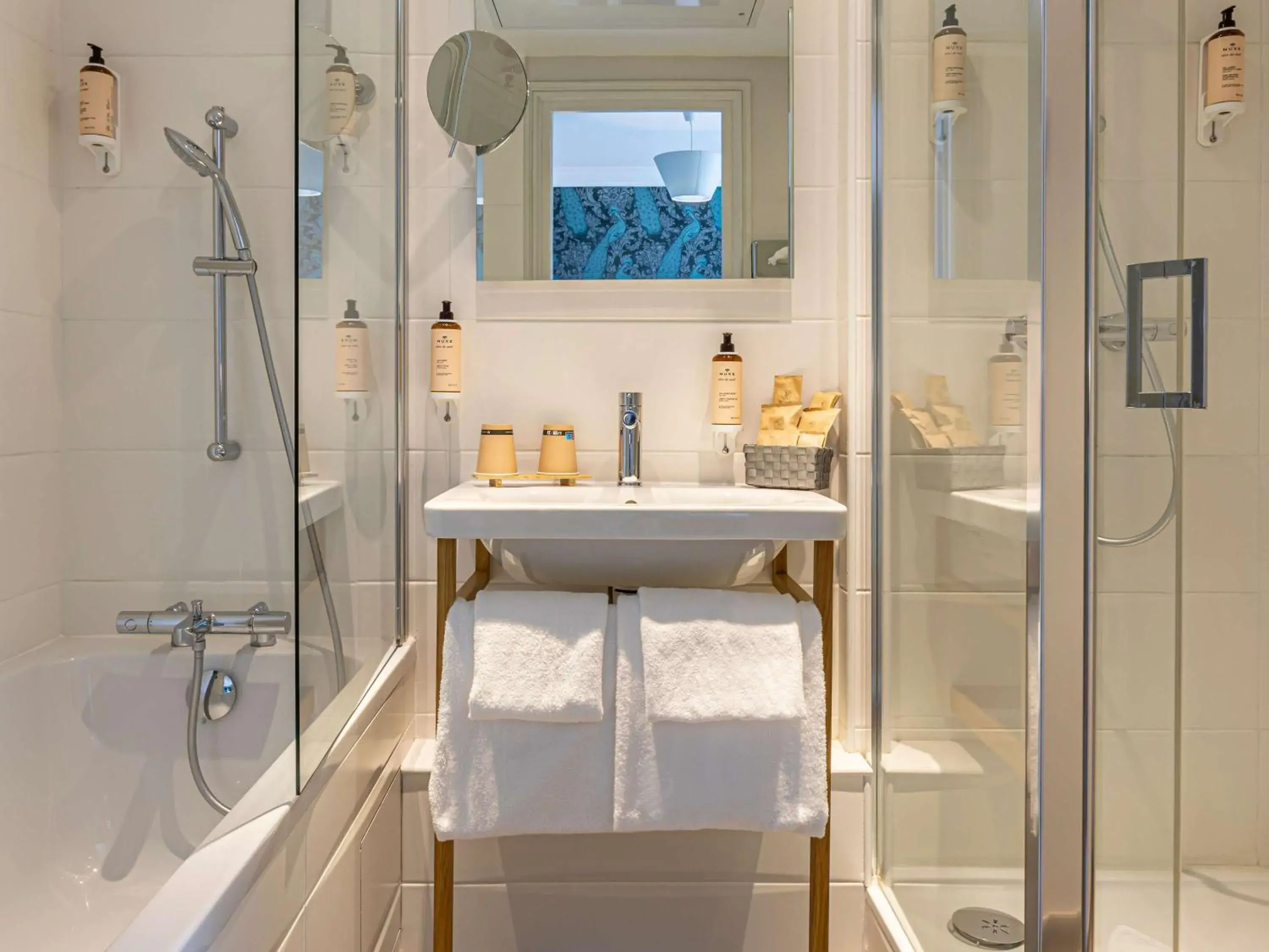 Multi-room offer: 2 rooms close together in Mercure Paris Saint Cloud Hippodrome Multi-room offer: 2 rooms close together in Mercure Paris Saint Cloud Hippodrome