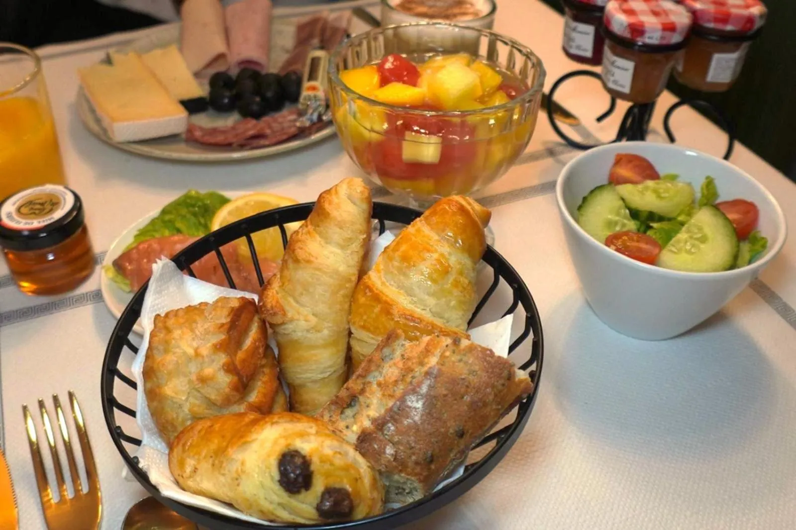 Food and drinks in Star Champs-Elysées