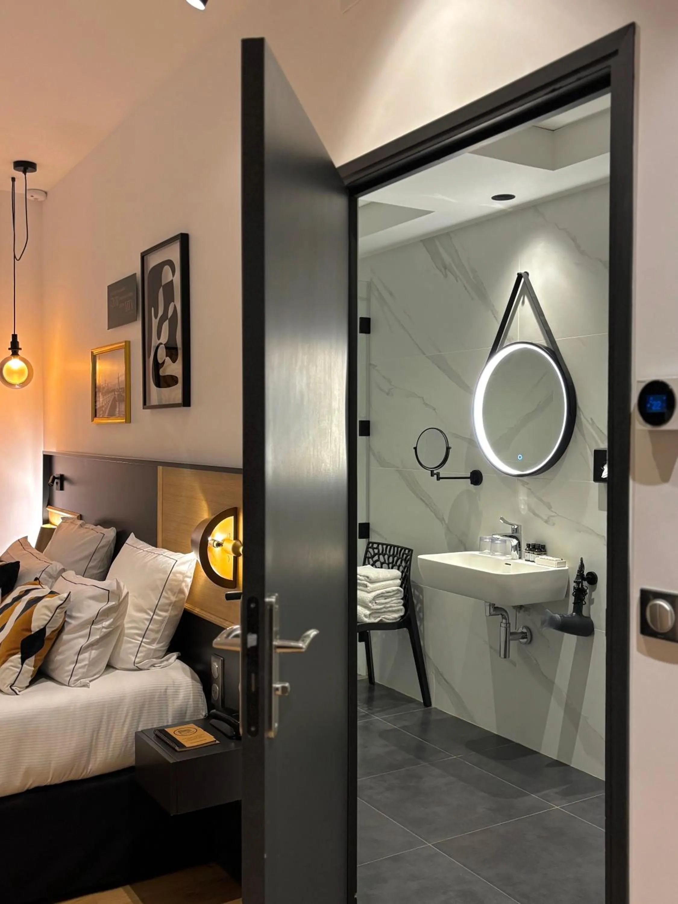 Bed in Star Champs-Elysées