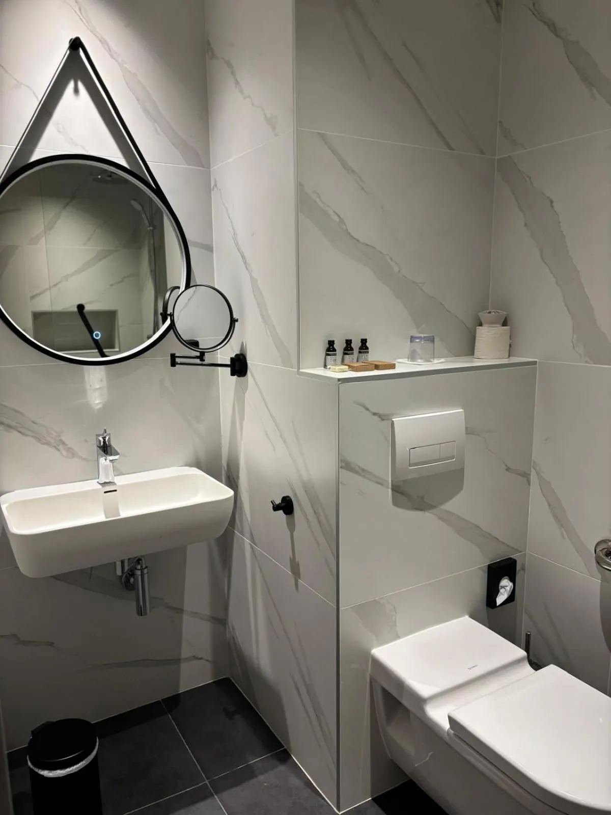 Toilet in Star Champs-Elysées