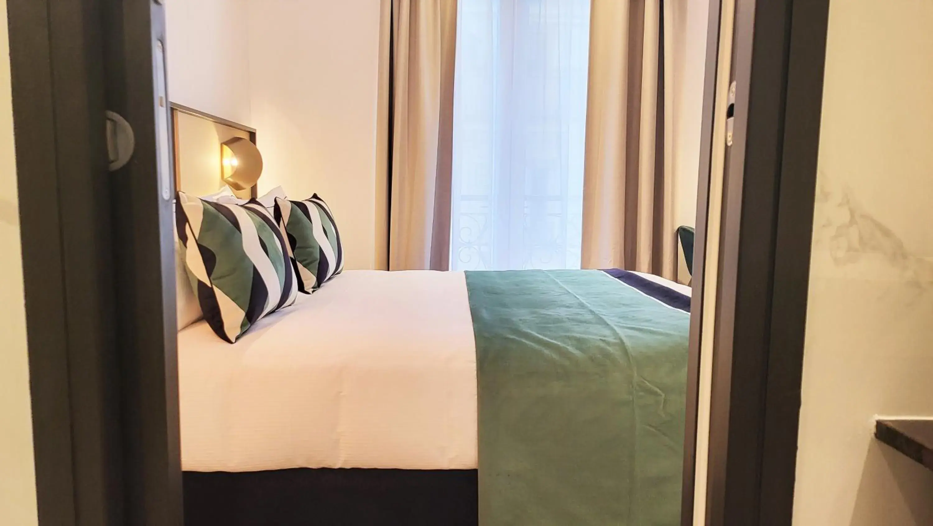 Bed in Star Champs-Elysées Bed in Star Champs-Elysées