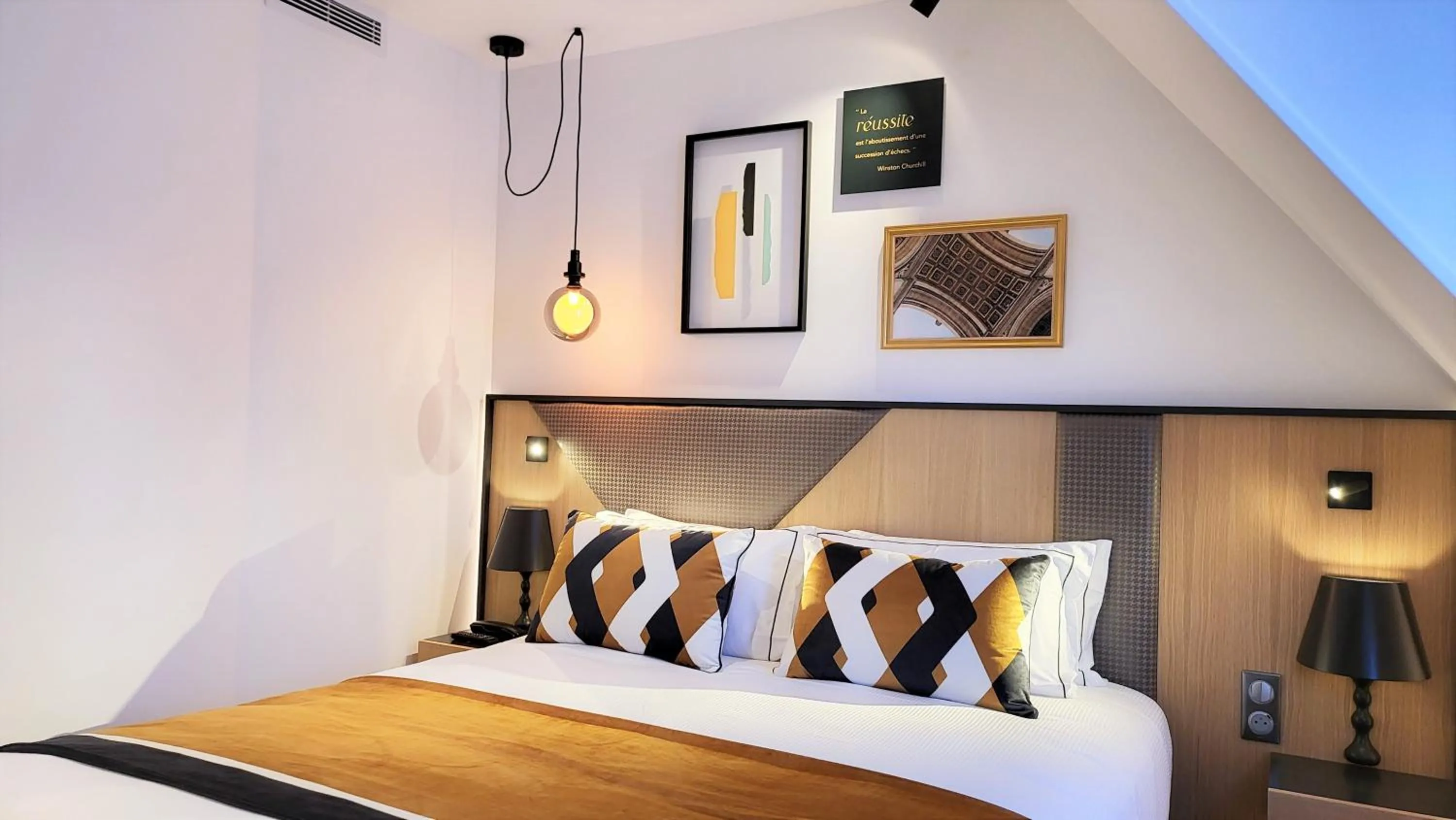 Bed in Star Champs-Elysées