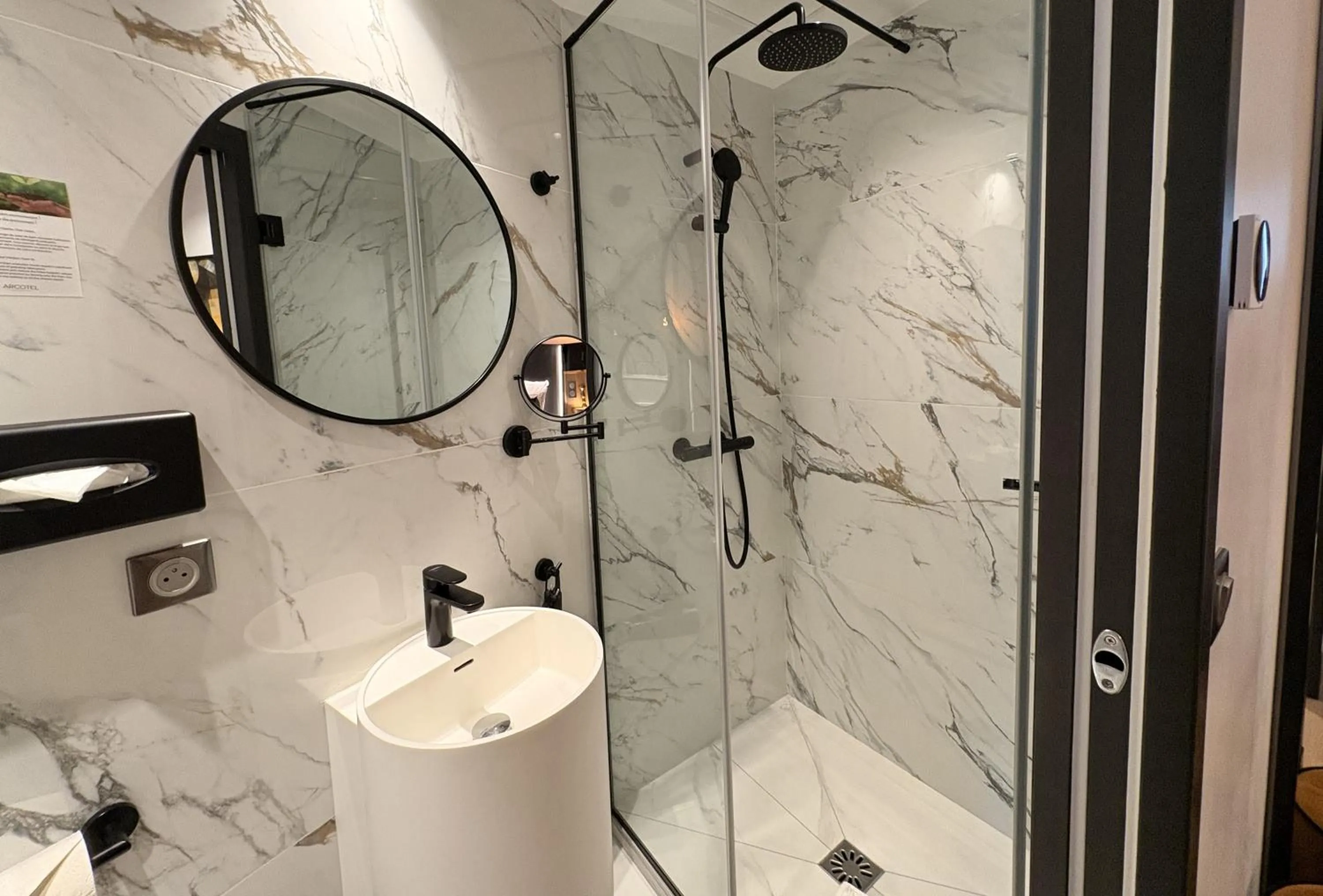 Star Champs-Elysées