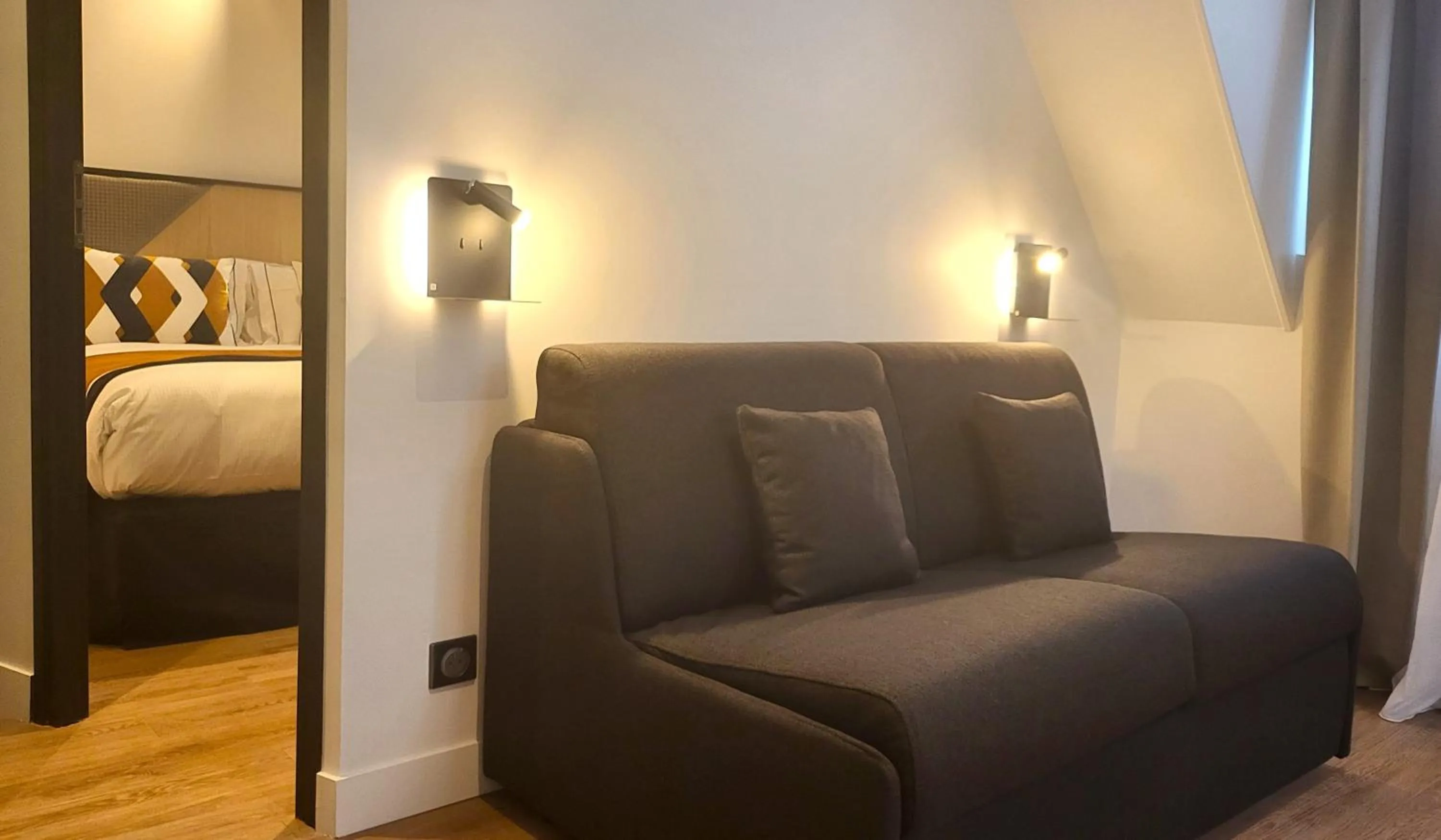 Photo of the whole room, Bed in Star Champs-Elysées