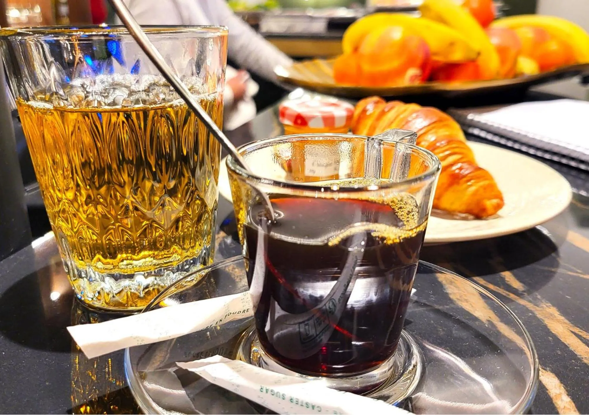 Food and drinks in Star Champs-Elysées