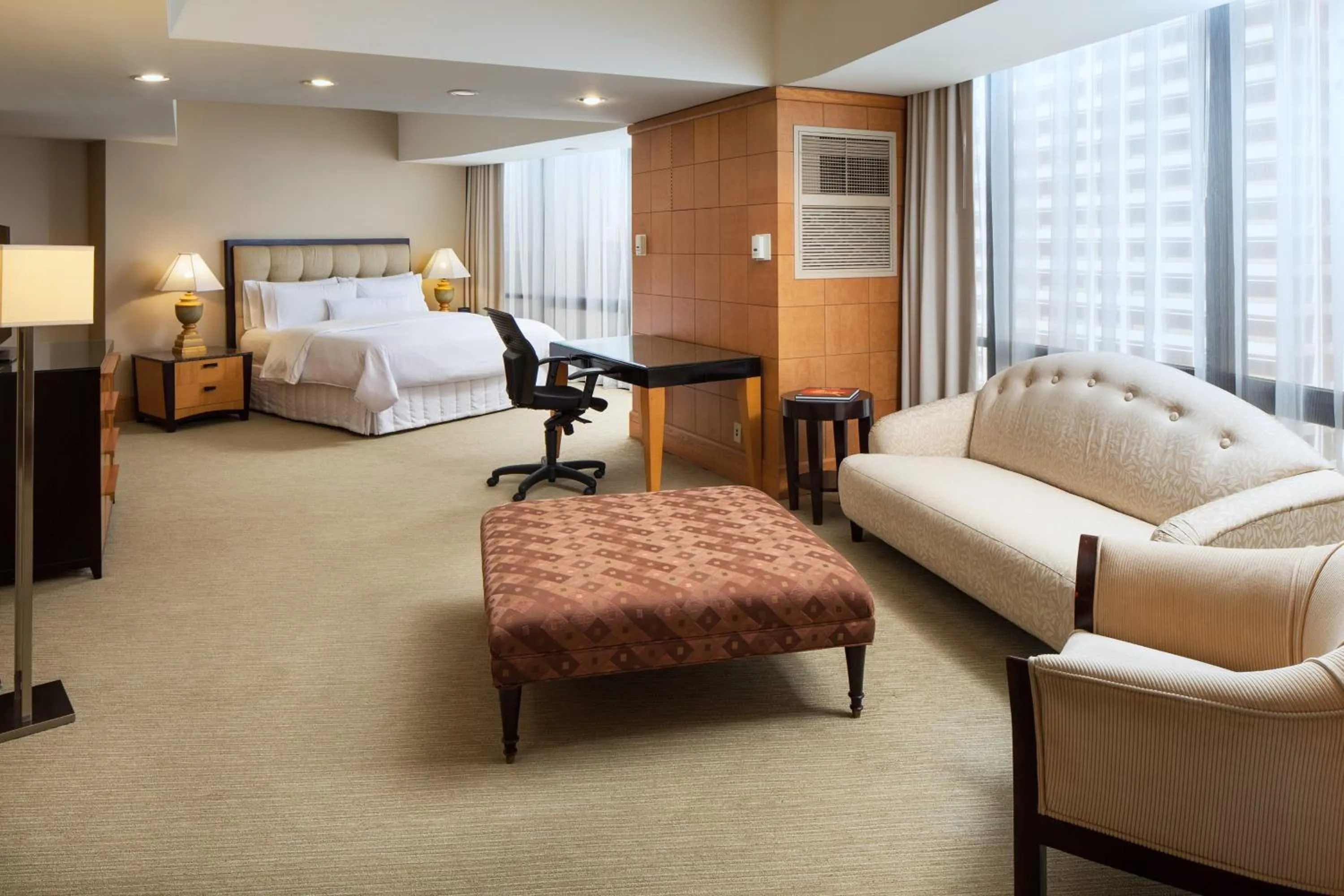 Photo of the whole room, Bed in The Westin Bonaventure Hotel & Suites, Los Angeles