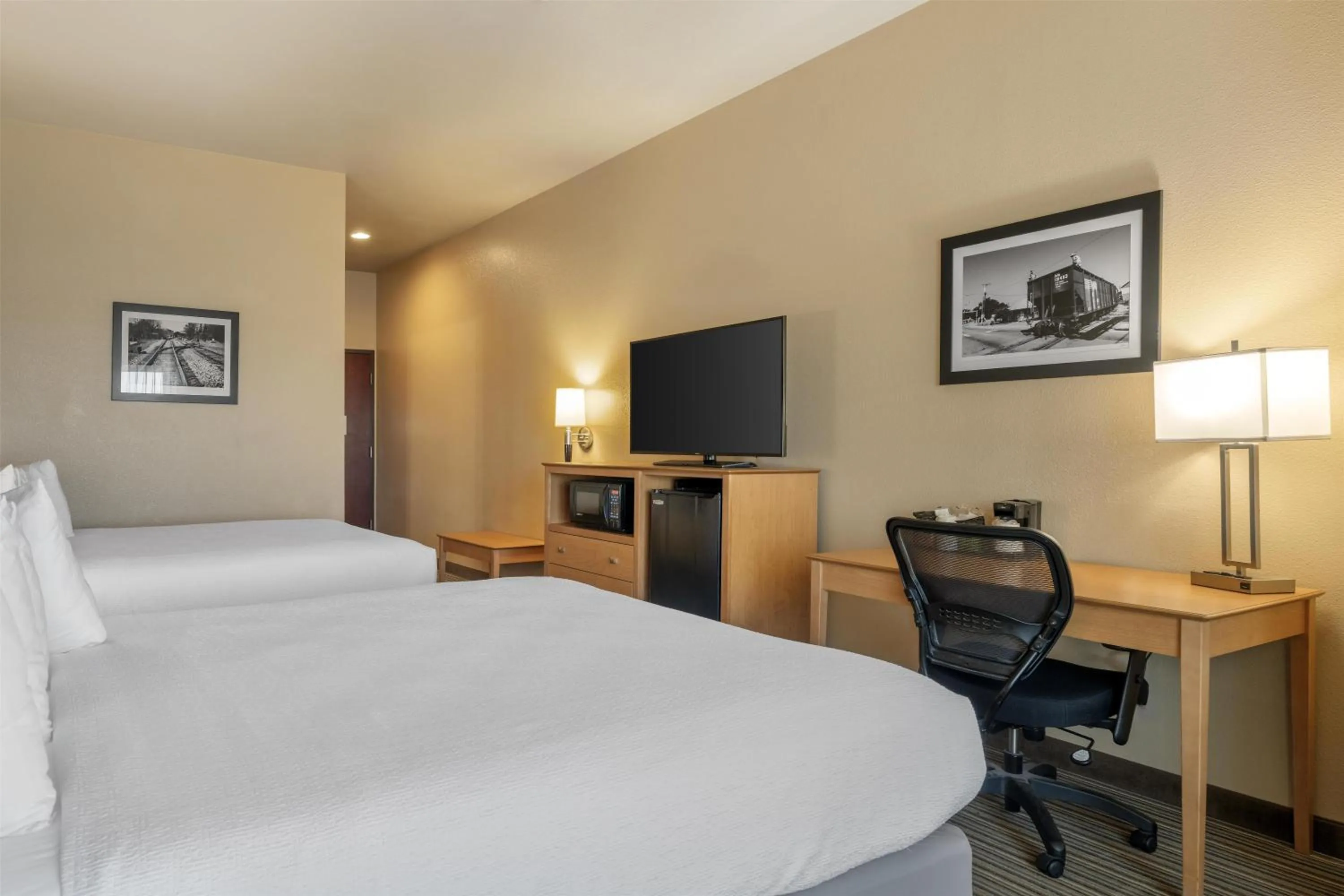 Bedroom, Bed in Best Western Shelby Inn & Suites