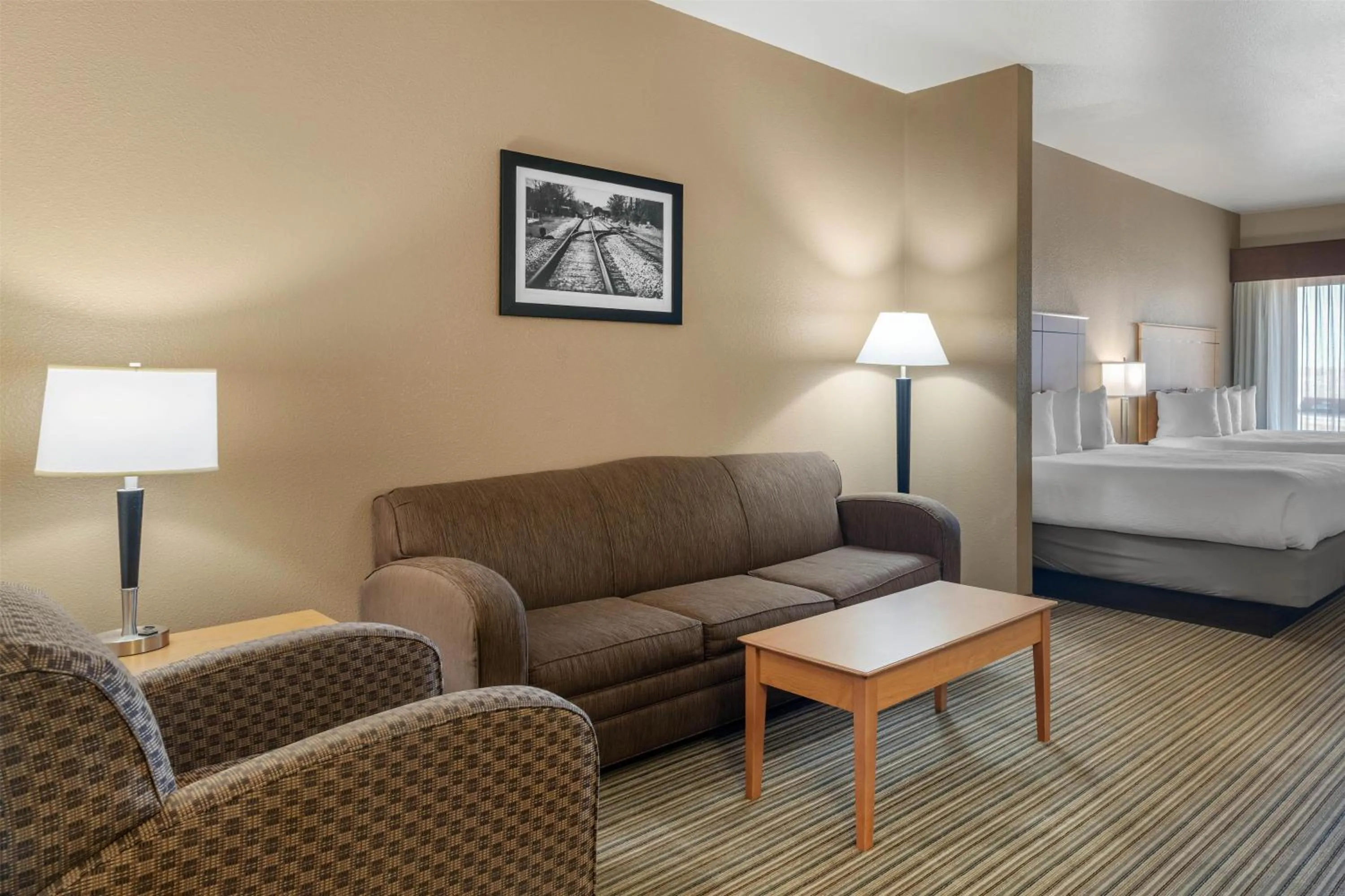 Bedroom, Bed in Best Western Shelby Inn & Suites