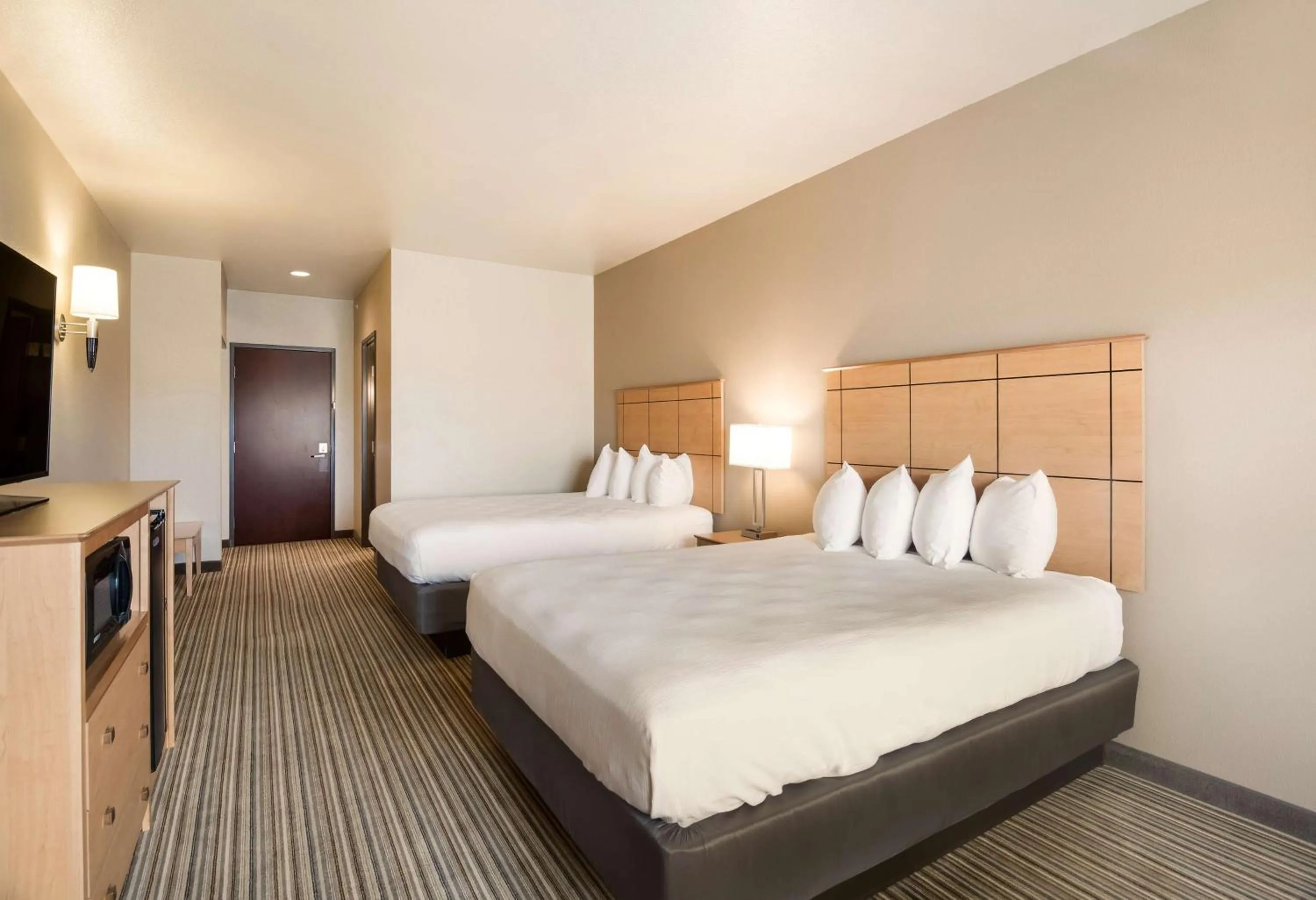 Queen Room with Two Queen Beds - Hearing Accessible in Best Western Shelby Inn & Suites