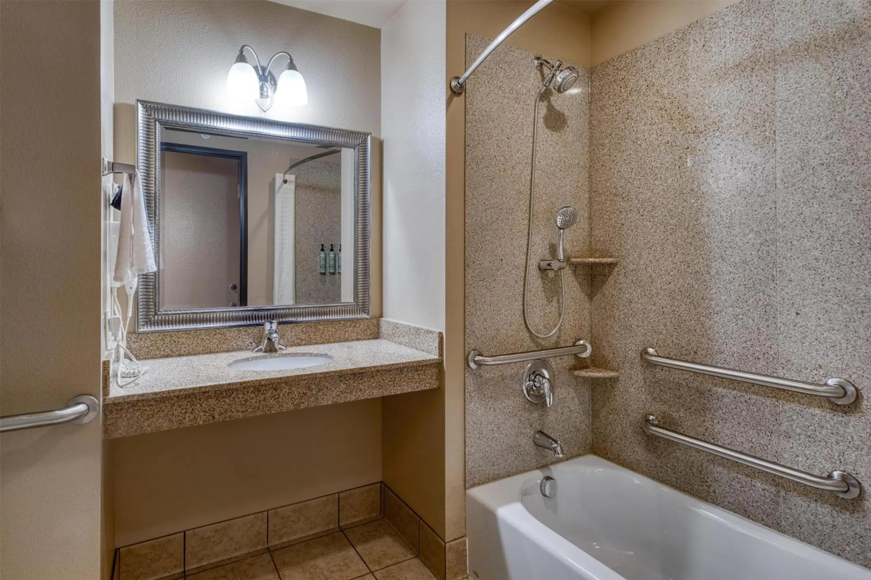 Queen Room with Two Queen Beds and Bath Tub - Disability Access/Non-Smoking in Best Western Shelby Inn & Suites Queen Room with Two Queen Beds and Bath Tub - Disability Access/Non-Smoking in Best Western Shelby Inn & Suites