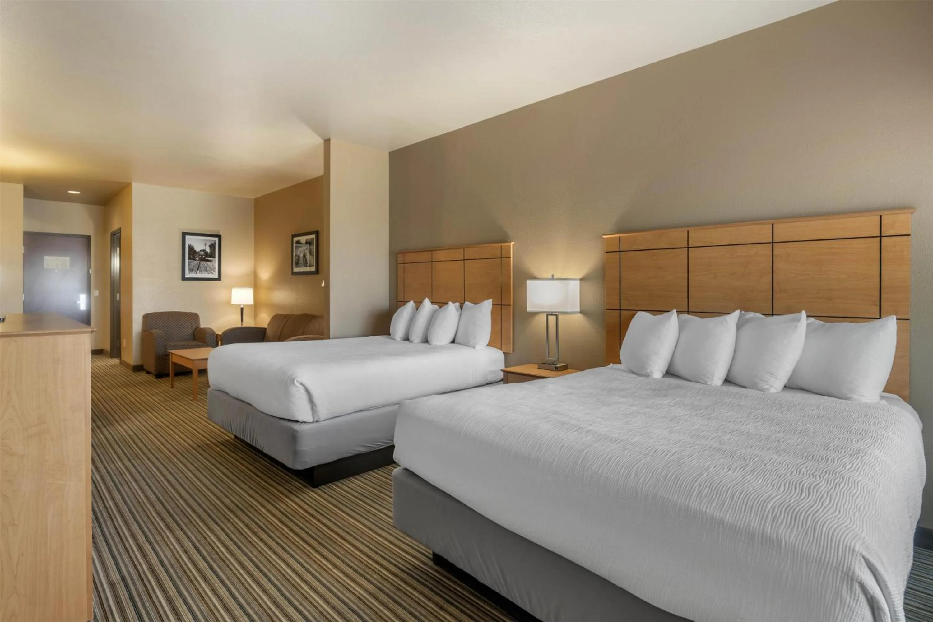 Bedroom, Bed in Best Western Shelby Inn & Suites