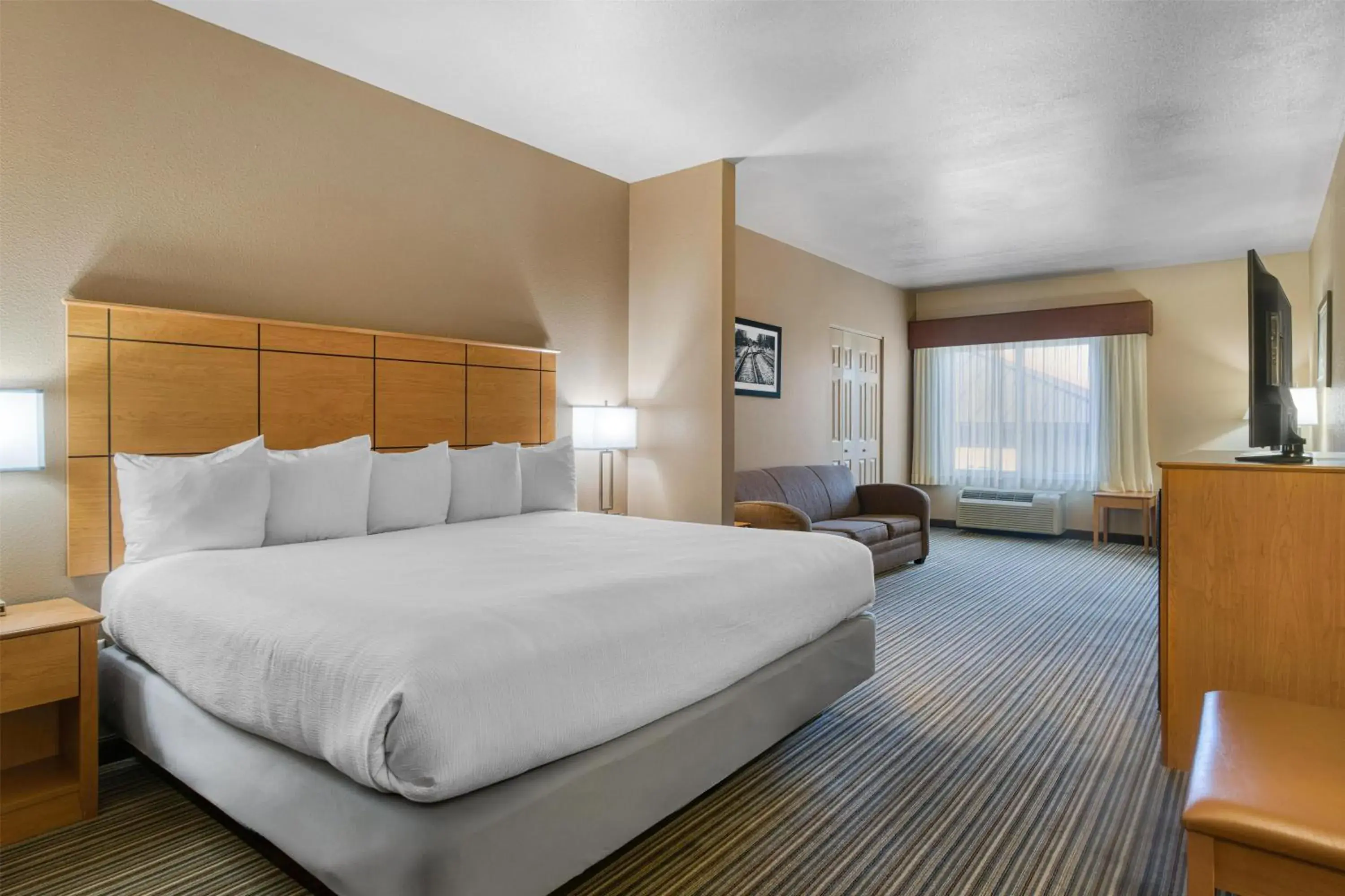 Bedroom, Bed in Best Western Shelby Inn & Suites Bedroom, Bed in Best Western Shelby Inn & Suites