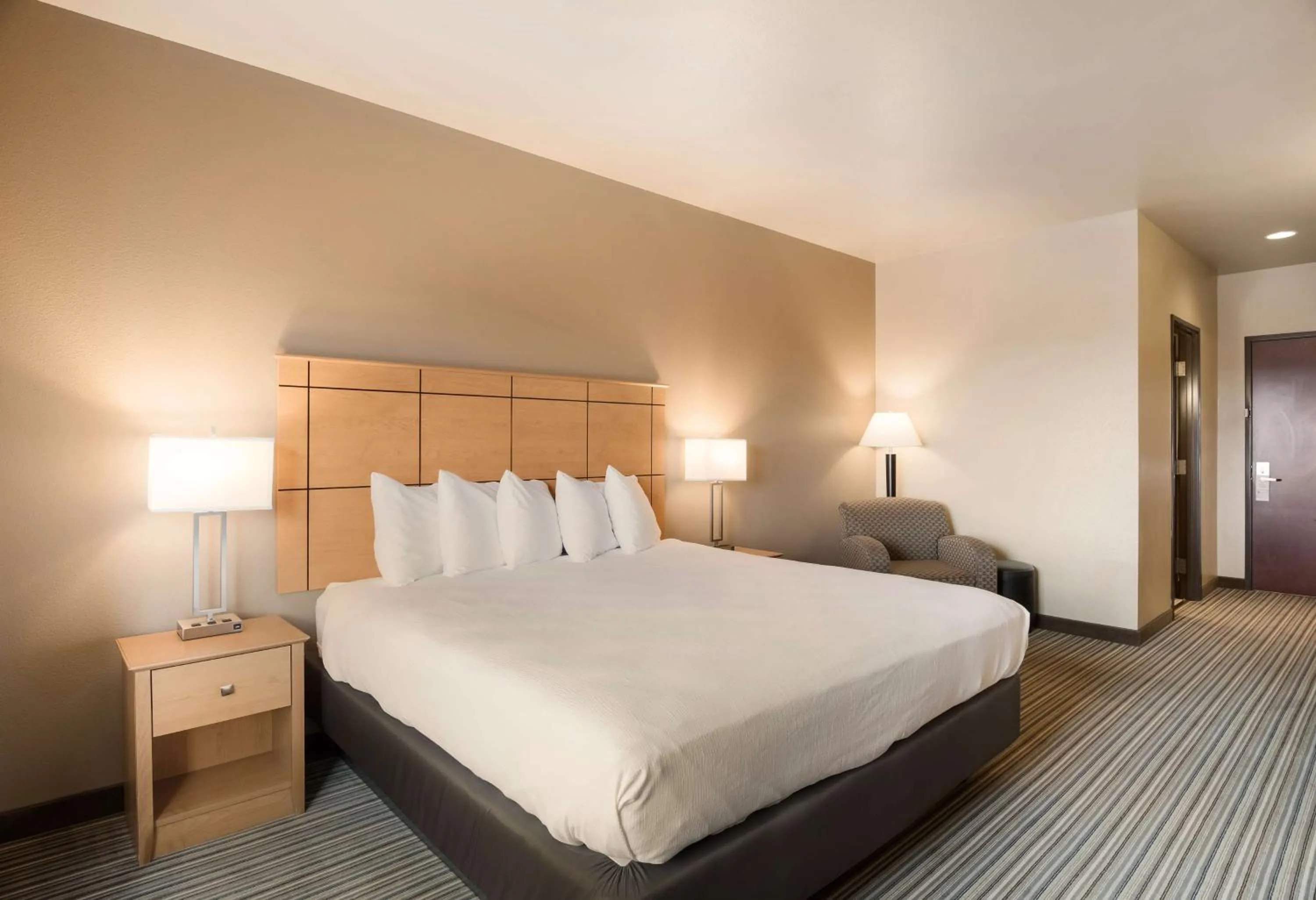 King Room - Hearing Accessible in Best Western Shelby Inn & Suites