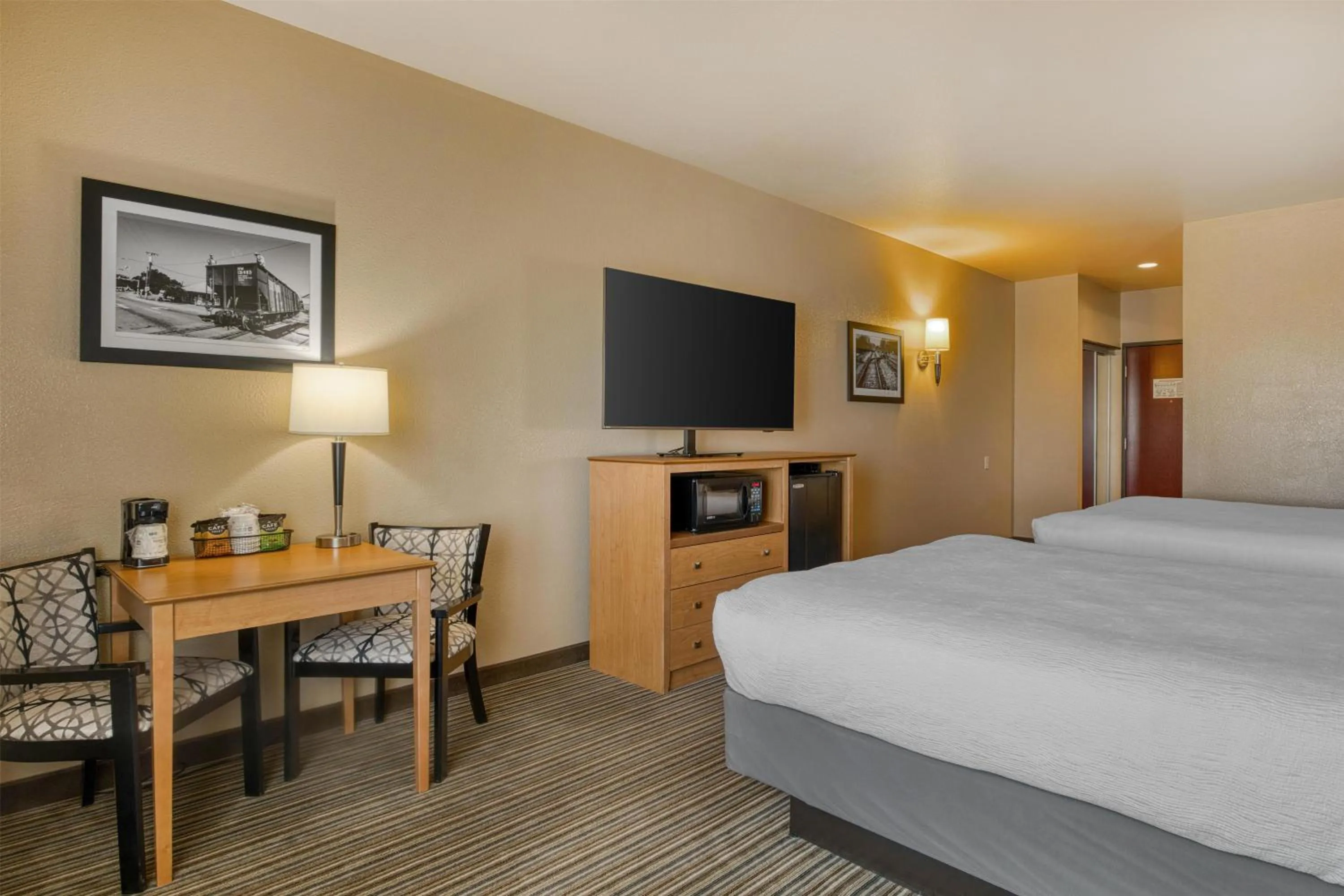 Bedroom, Bed in Best Western Shelby Inn & Suites