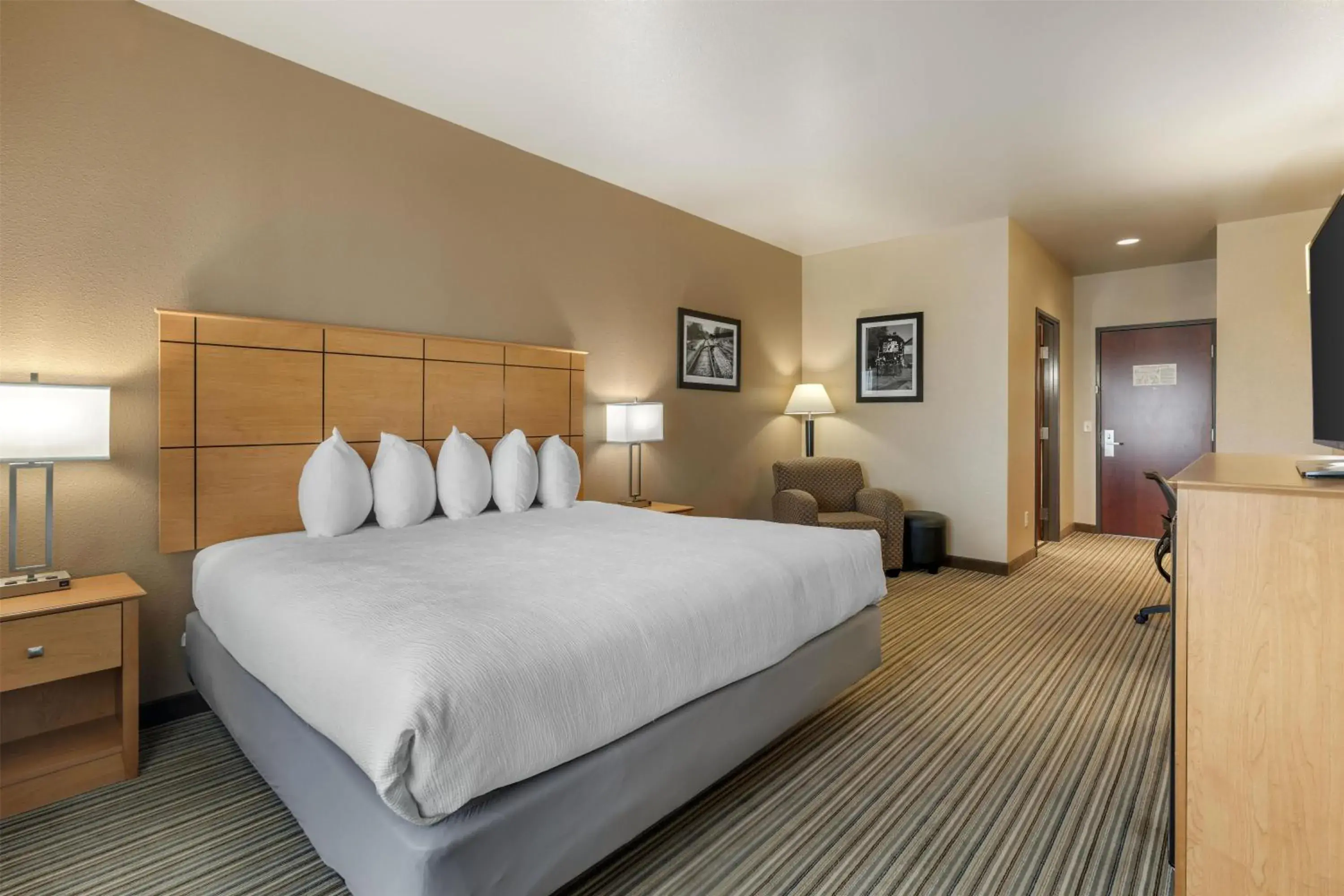 King Room - Disability Access/Non-Smoking in Best Western Shelby Inn & Suites King Room - Disability Access/Non-Smoking in Best Western Shelby Inn & Suites