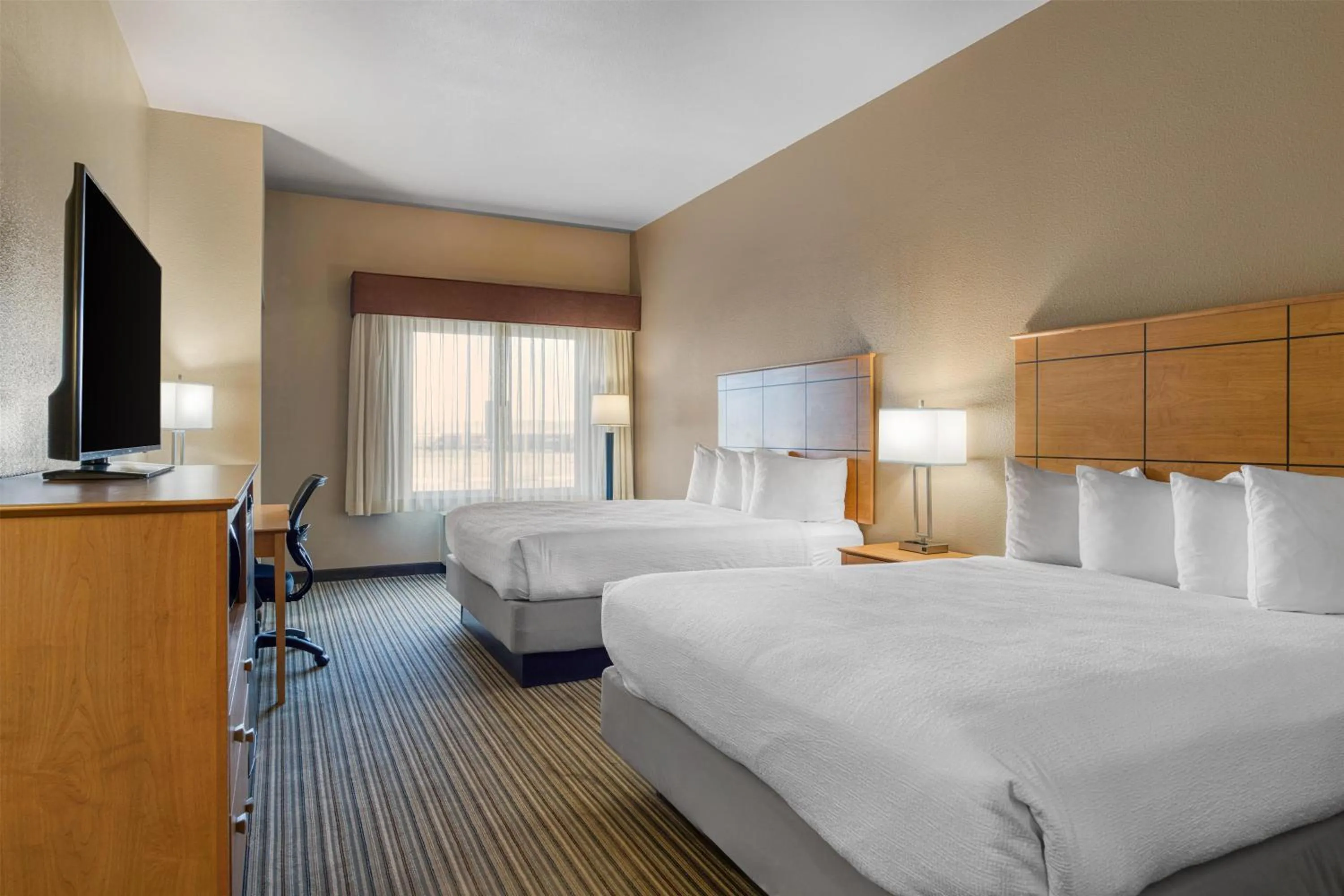 Bedroom, Bed in Best Western Shelby Inn & Suites