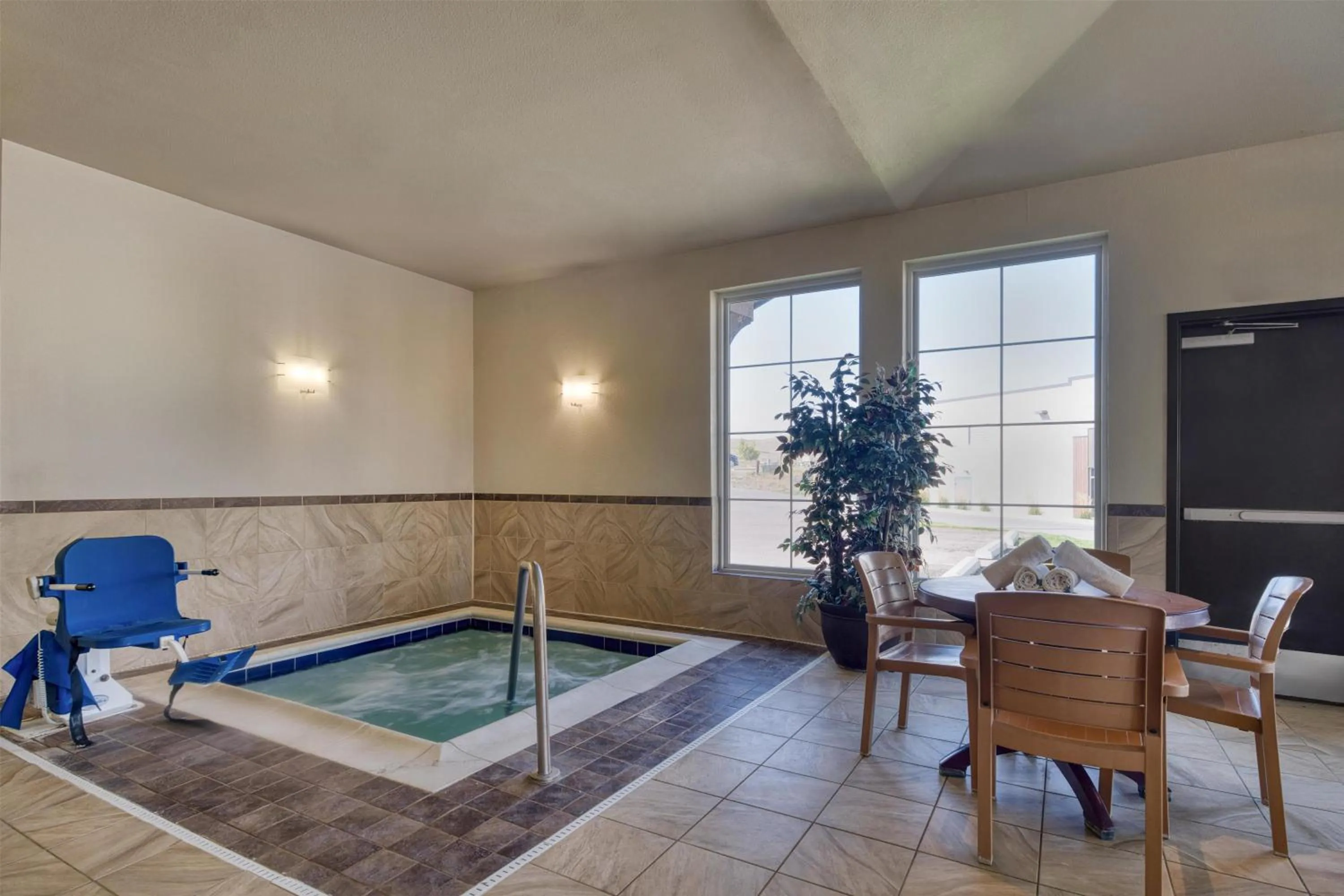 Pool view in Best Western Shelby Inn & Suites