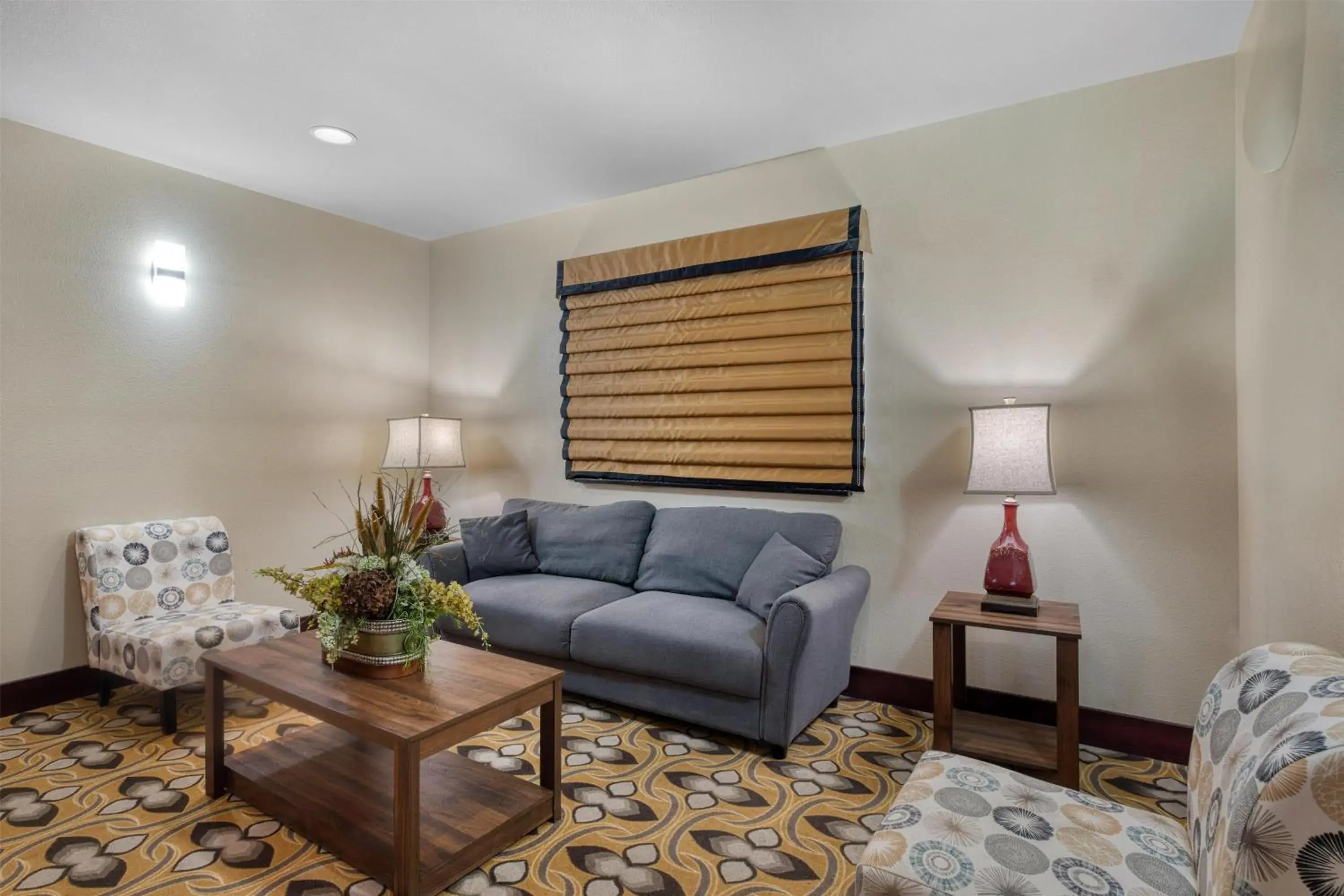 Property building in Best Western Shelby Inn & Suites Property building in Best Western Shelby Inn & Suites