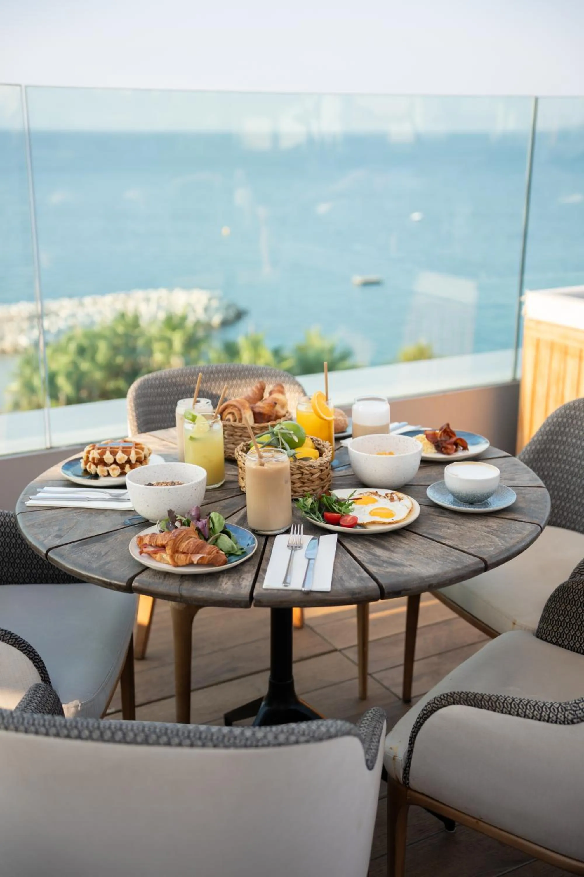 Restaurant/places to eat in Canopy by Hilton Cannes