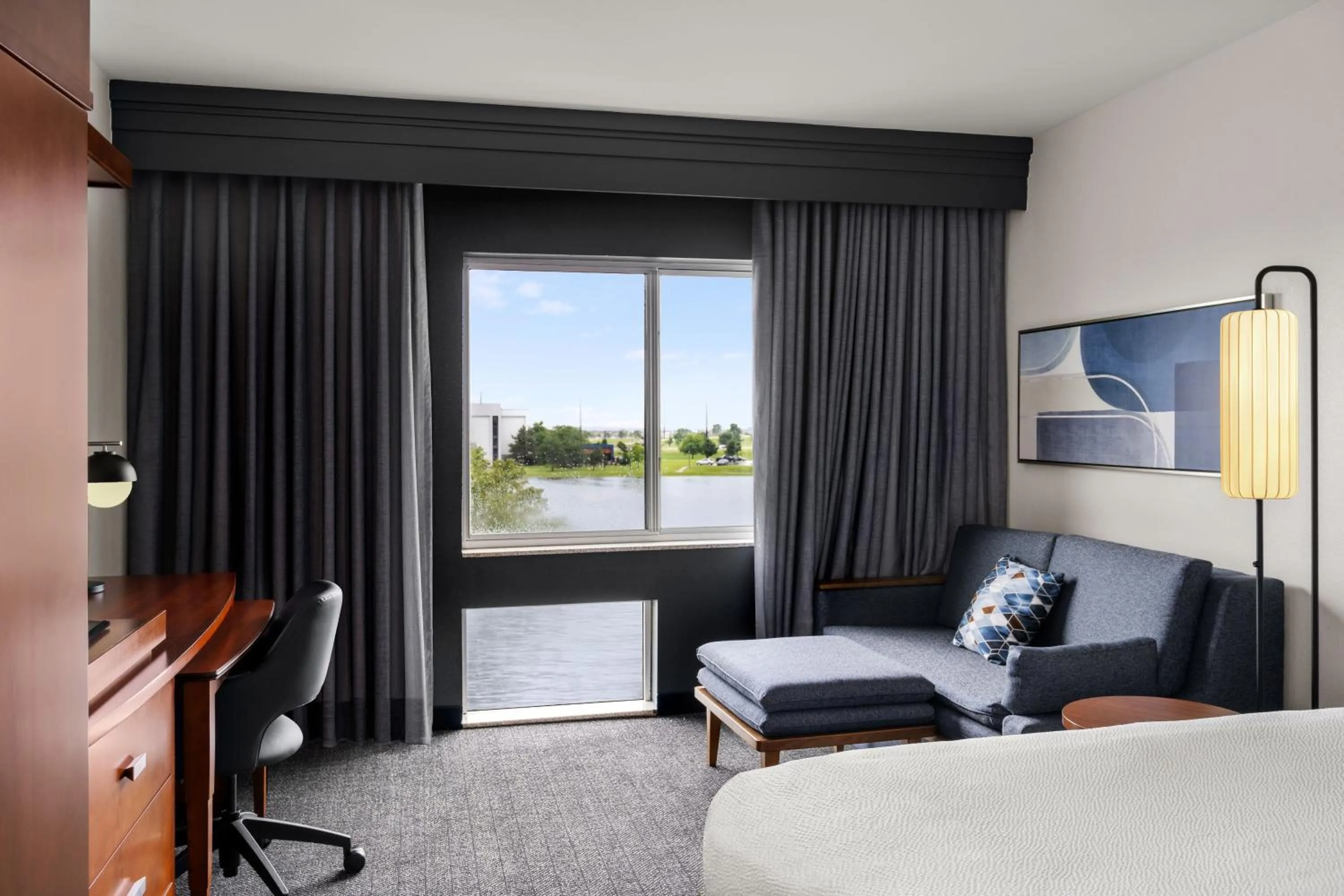 Bedroom, Bed in Courtyard by Marriott Evansville East