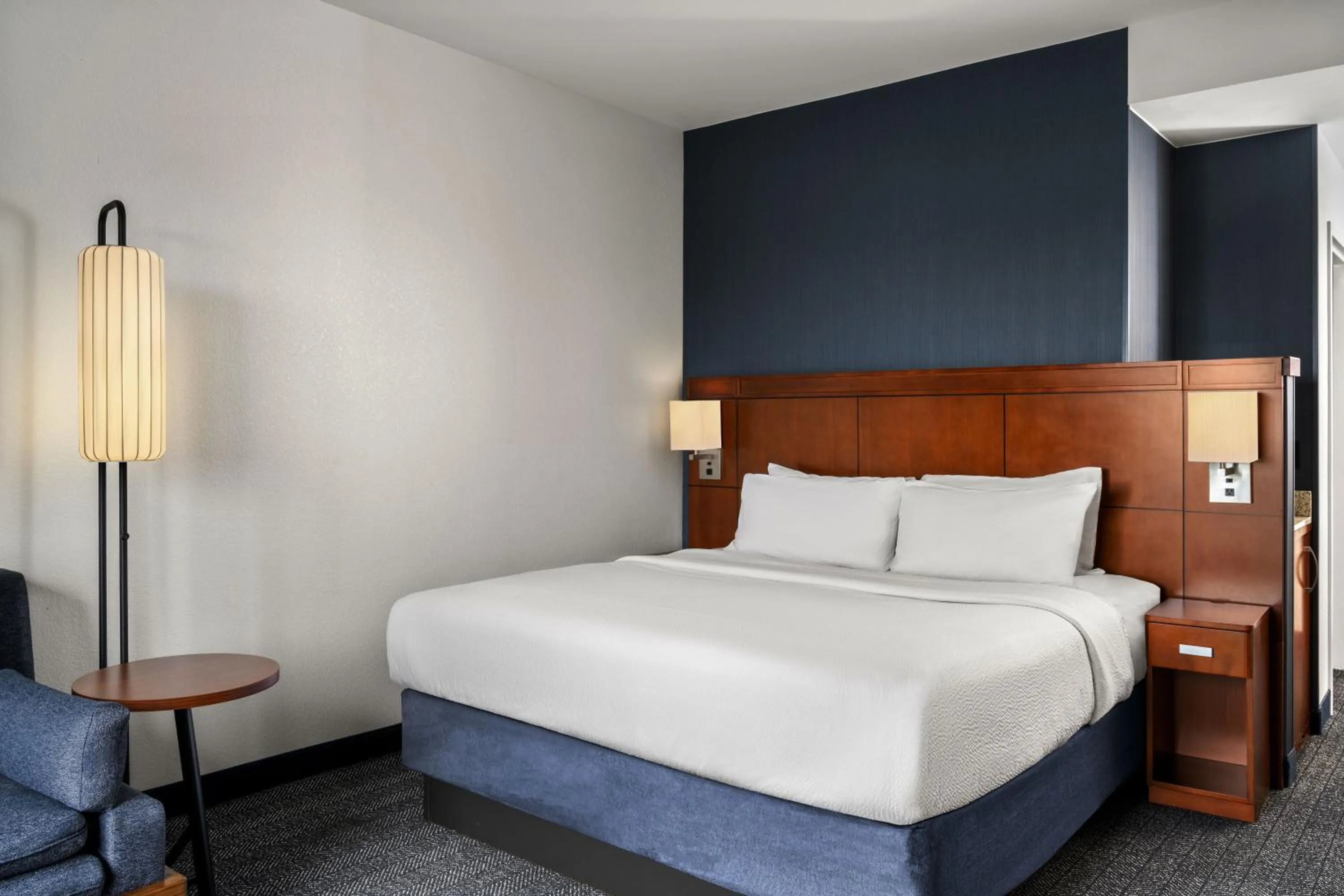 Bedroom, Bed in Courtyard by Marriott Evansville East