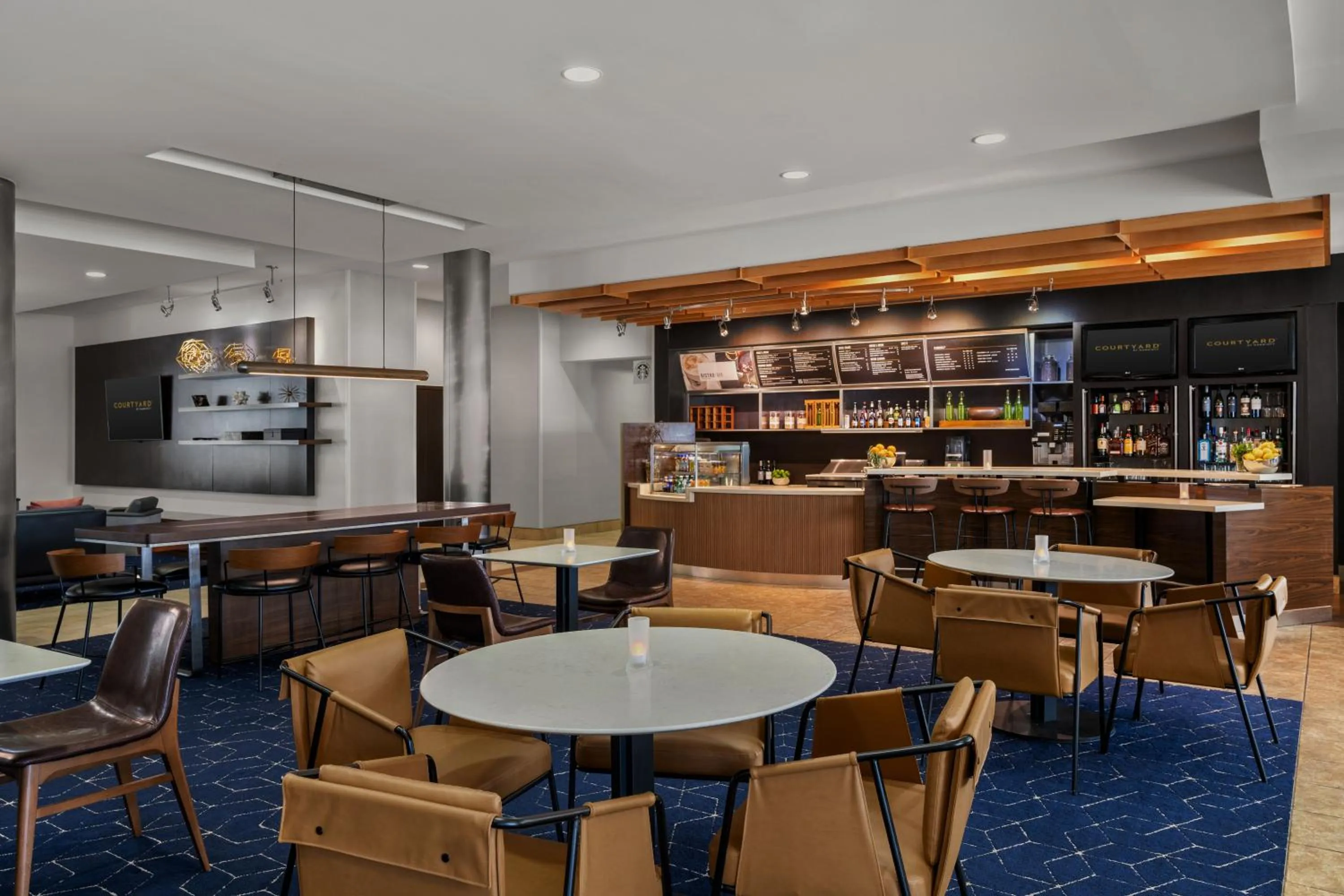 Restaurant/places to eat in Courtyard by Marriott Evansville East