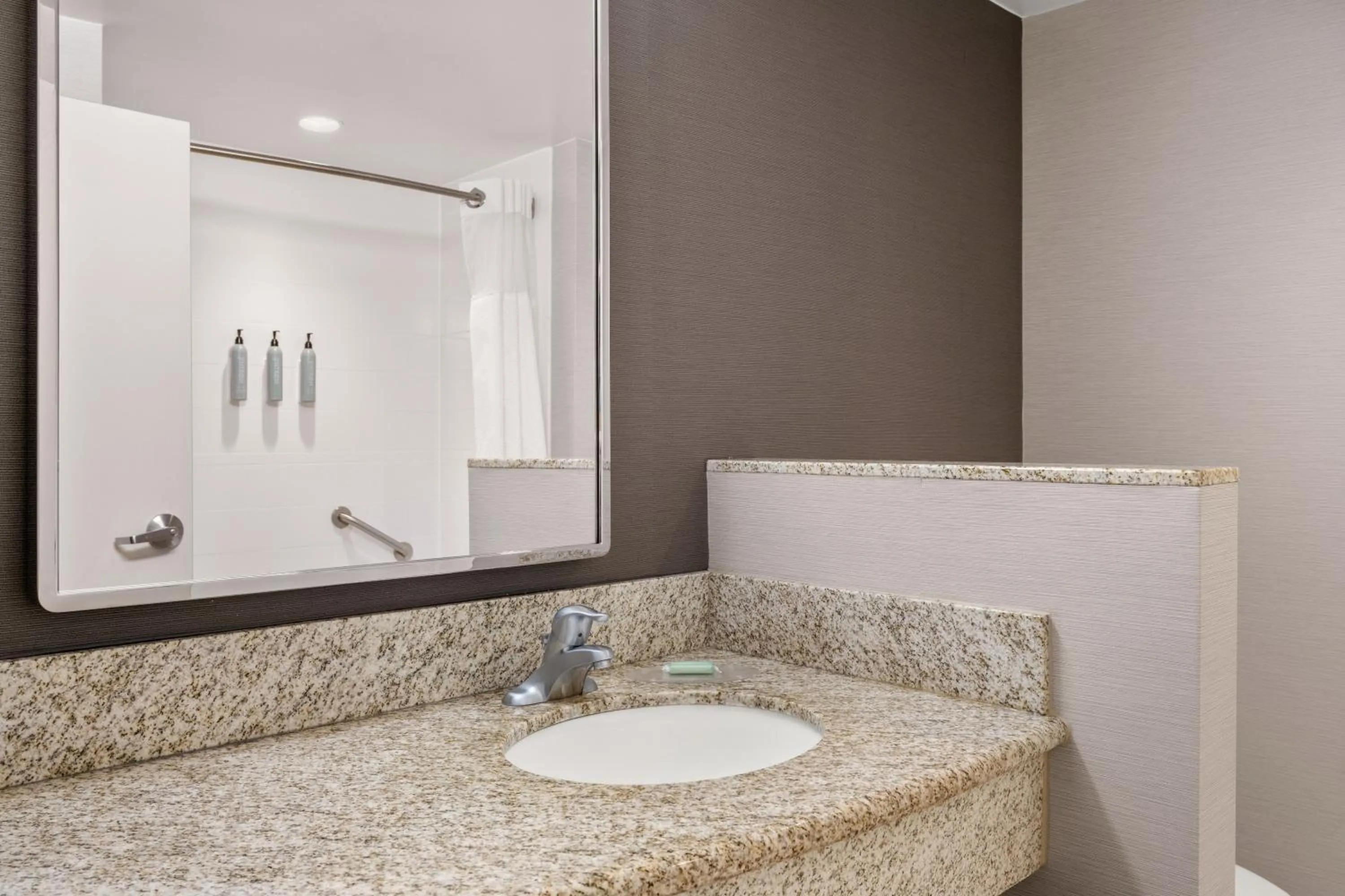 Bathroom in Courtyard by Marriott Evansville East
