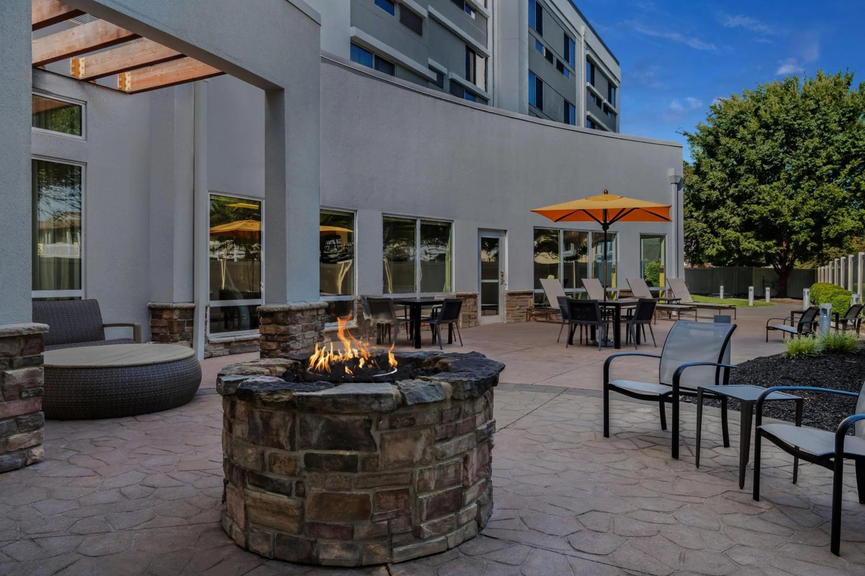 fireplace in Courtyard by Marriott Evansville East