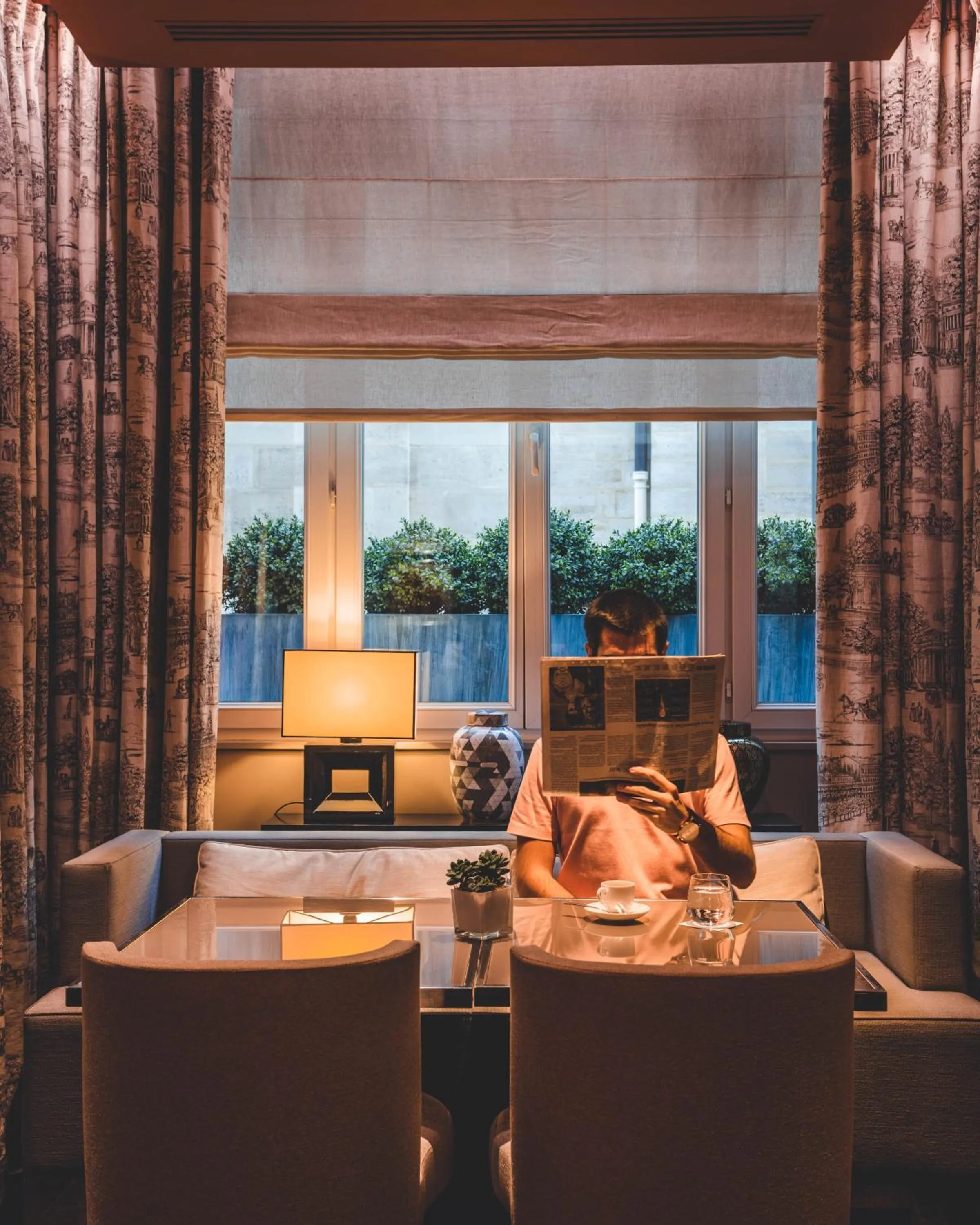 Lounge or bar in Grand Hôtel Du Palais Royal