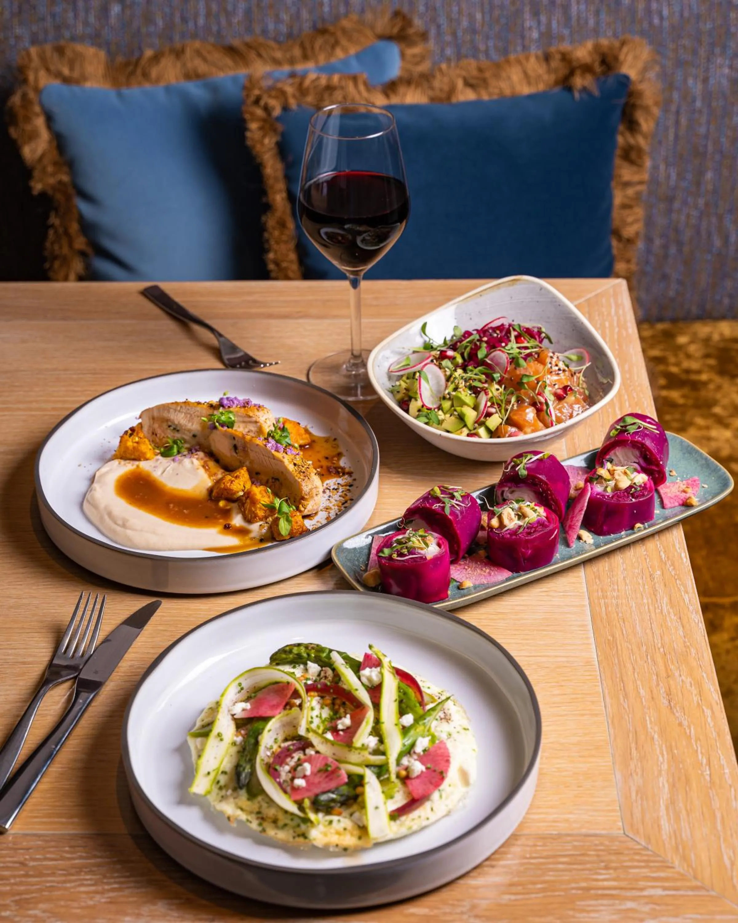 Restaurant/places to eat in Grand Hôtel Du Palais Royal