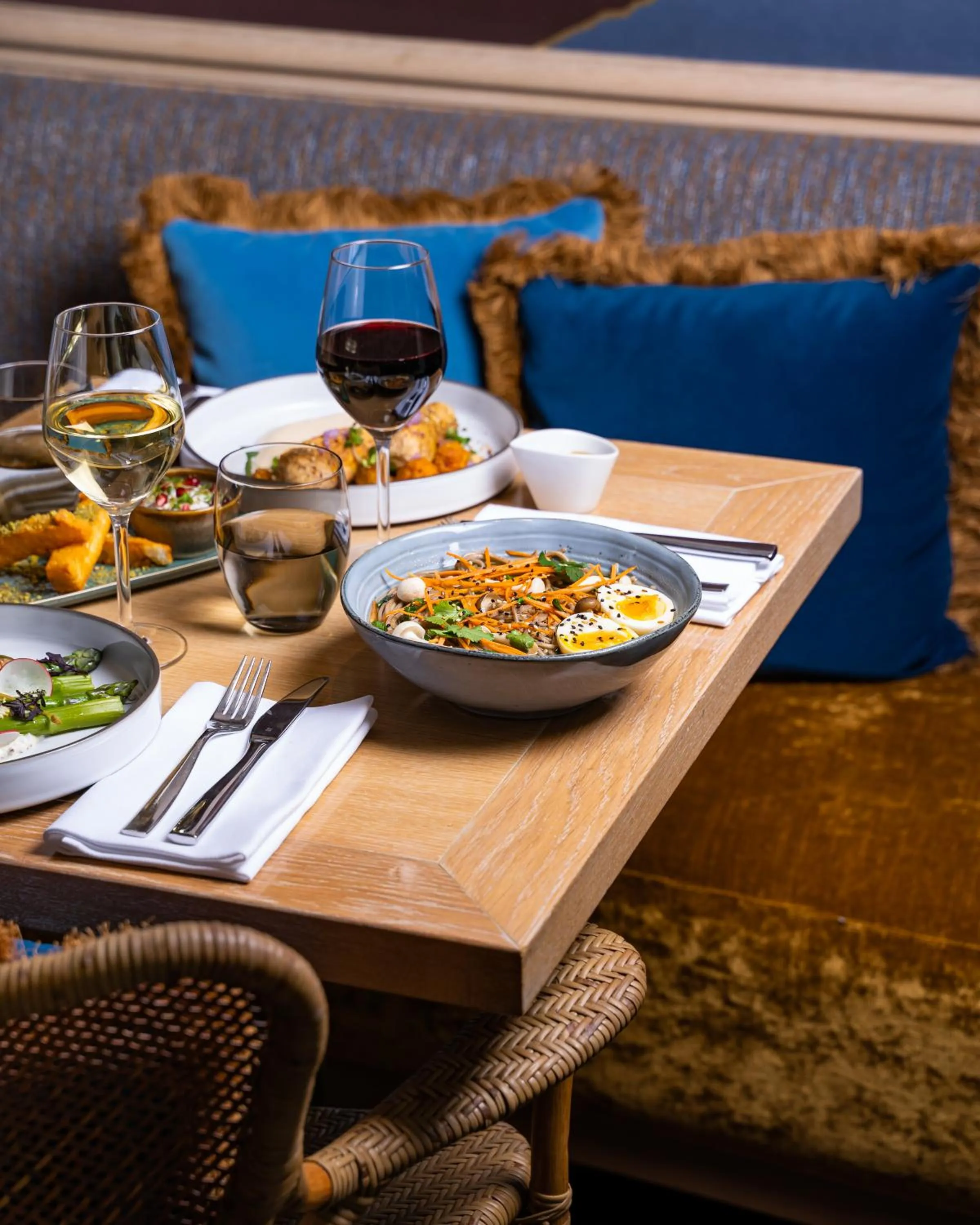 Restaurant/places to eat in Grand Hôtel Du Palais Royal