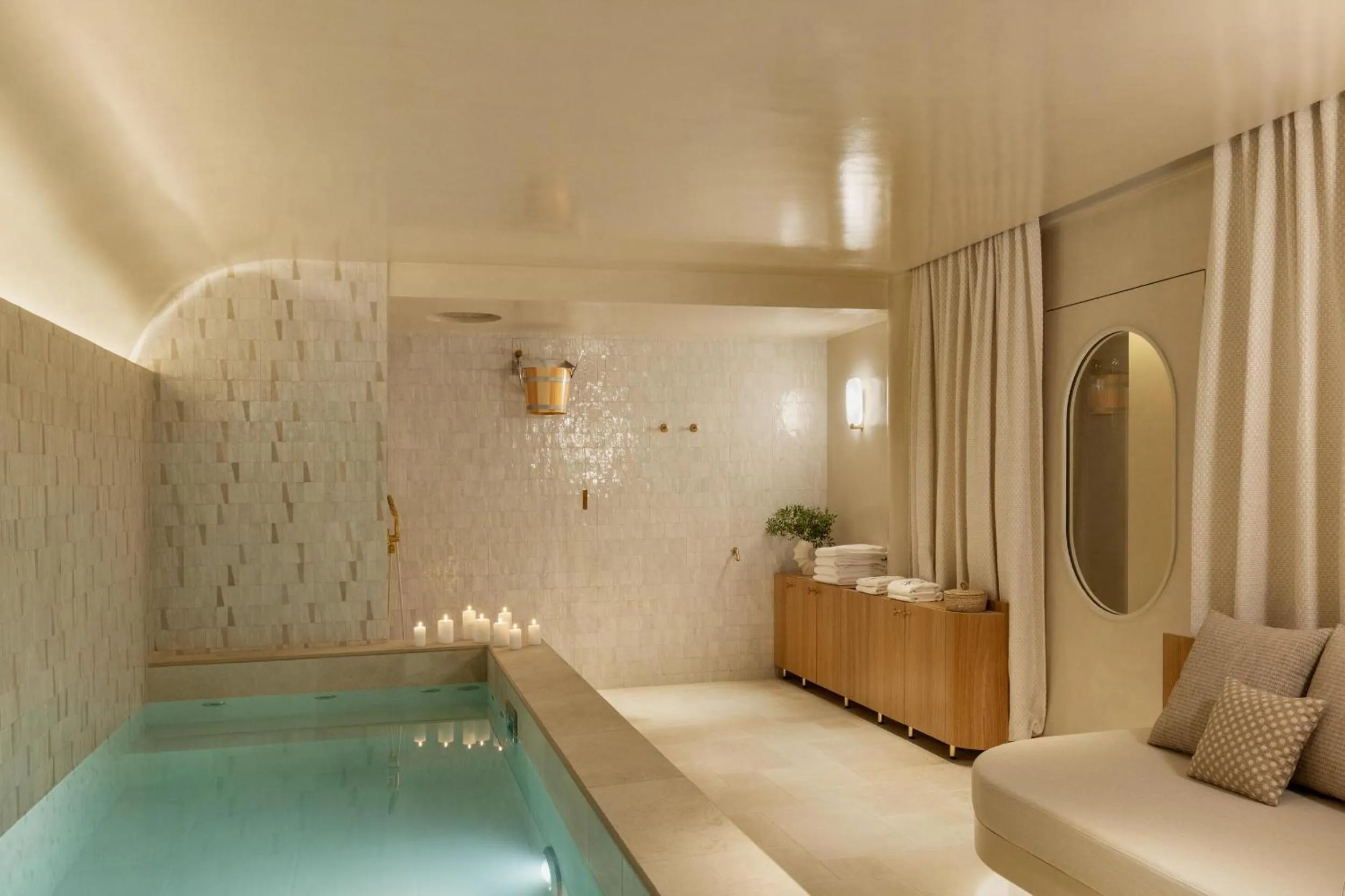 Swimming pool in Hôtel De Buci