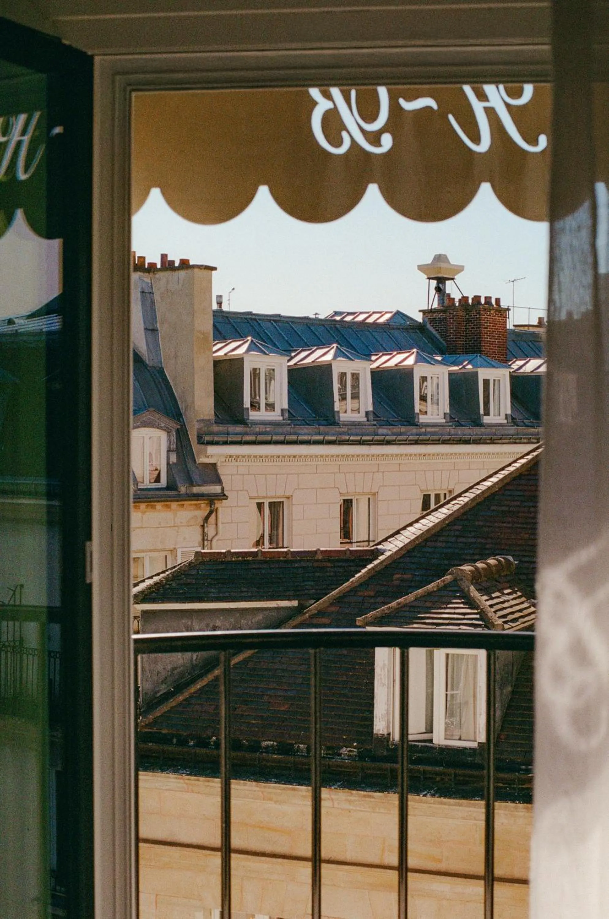 Property building in Hôtel De Buci