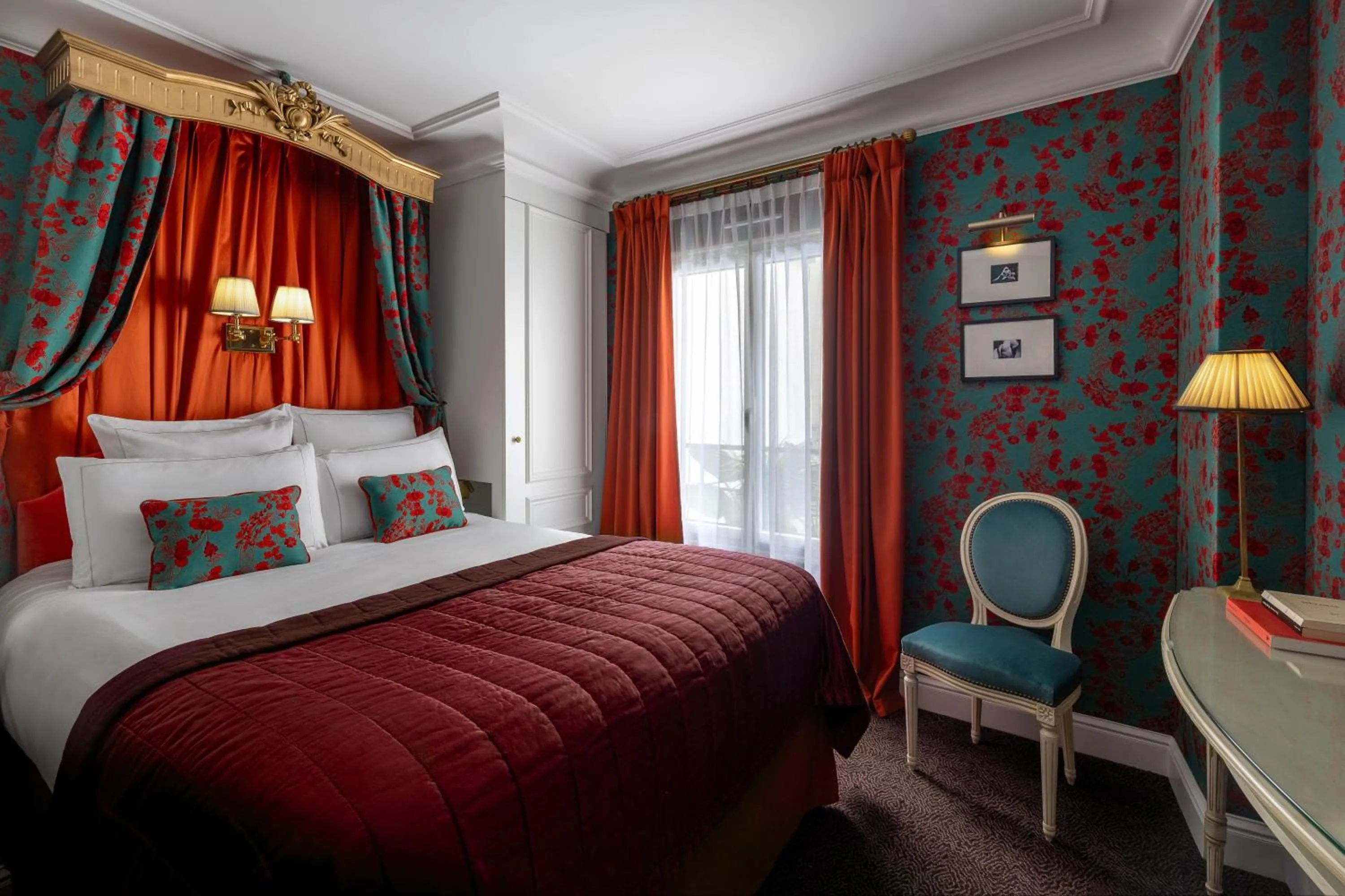 Photo of the whole room, Bed in Hôtel De Buci