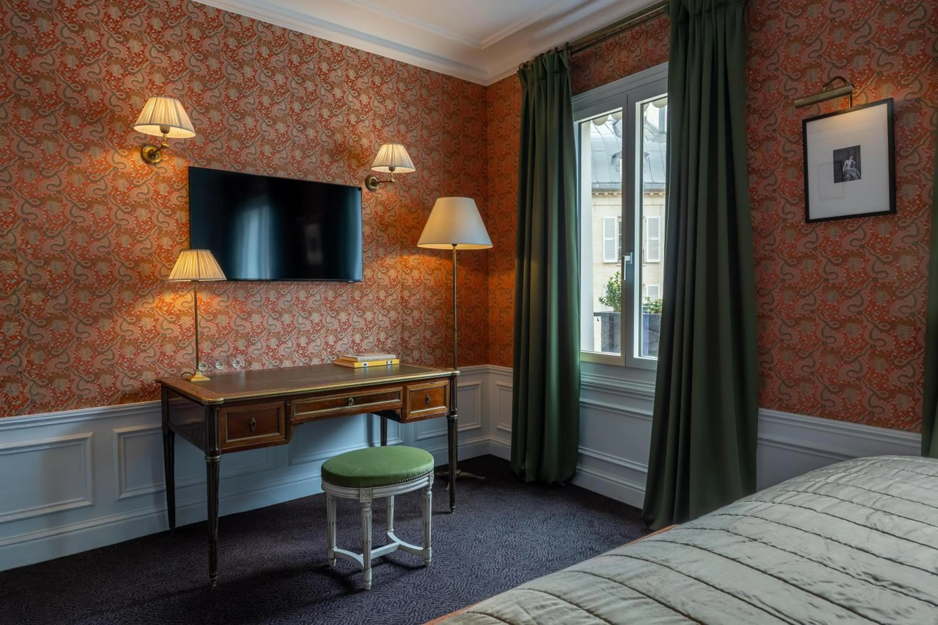 Photo of the whole room, Bed in Hôtel De Buci