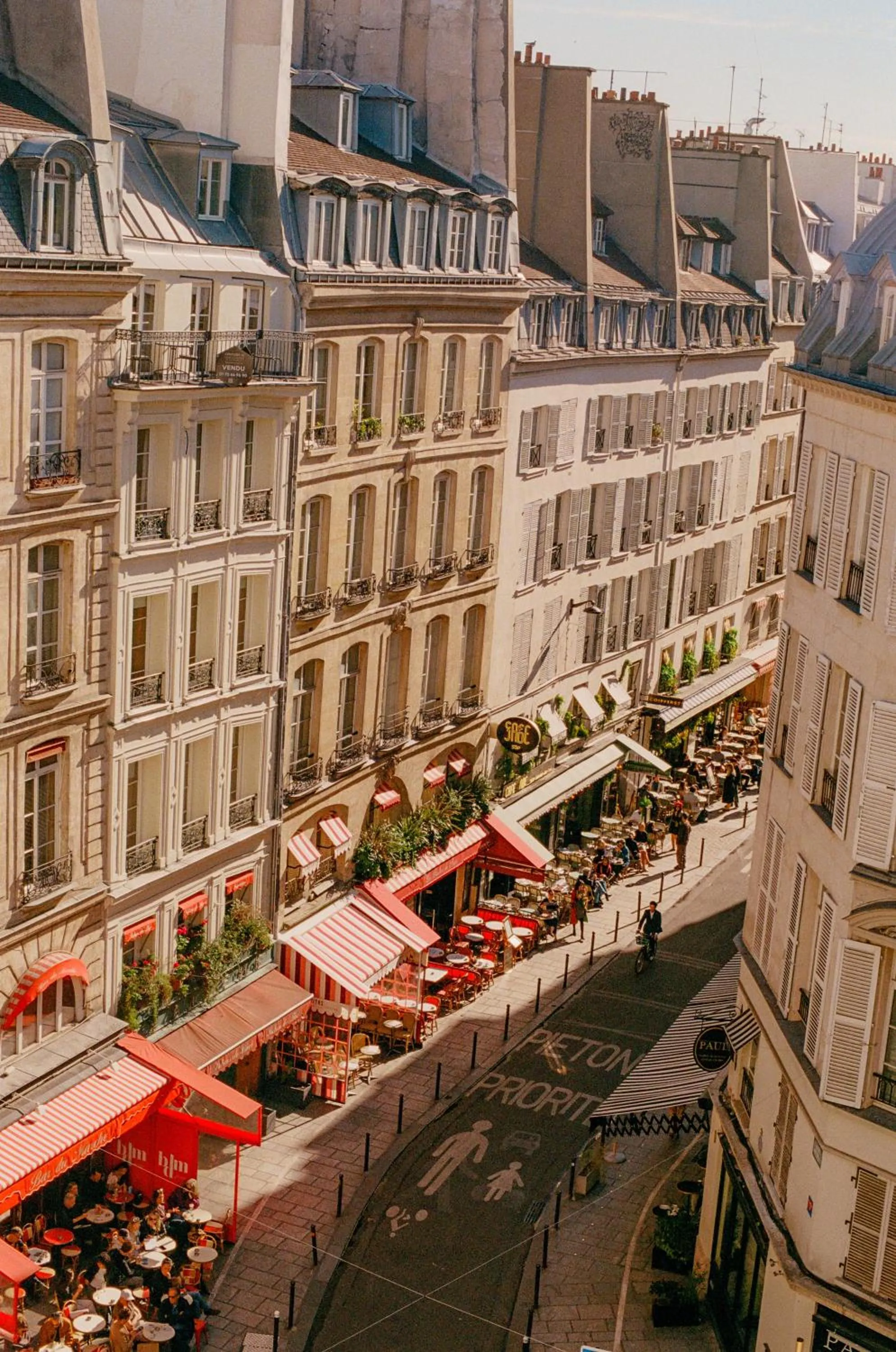 Property building in Hôtel De Buci