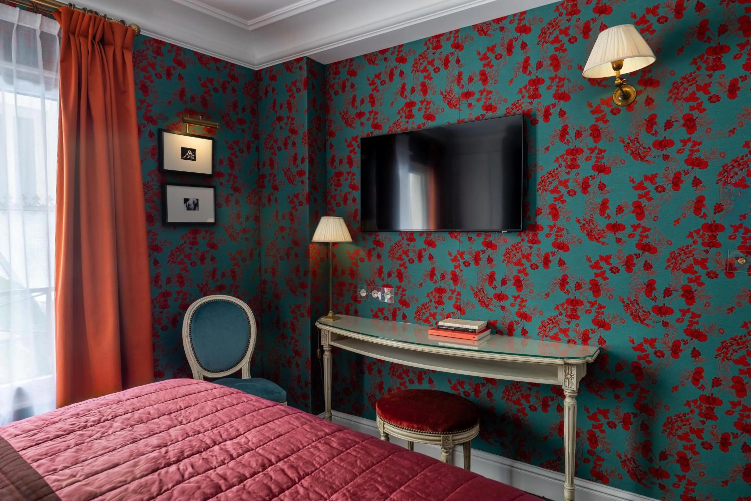 Photo of the whole room, Bed in Hôtel De Buci