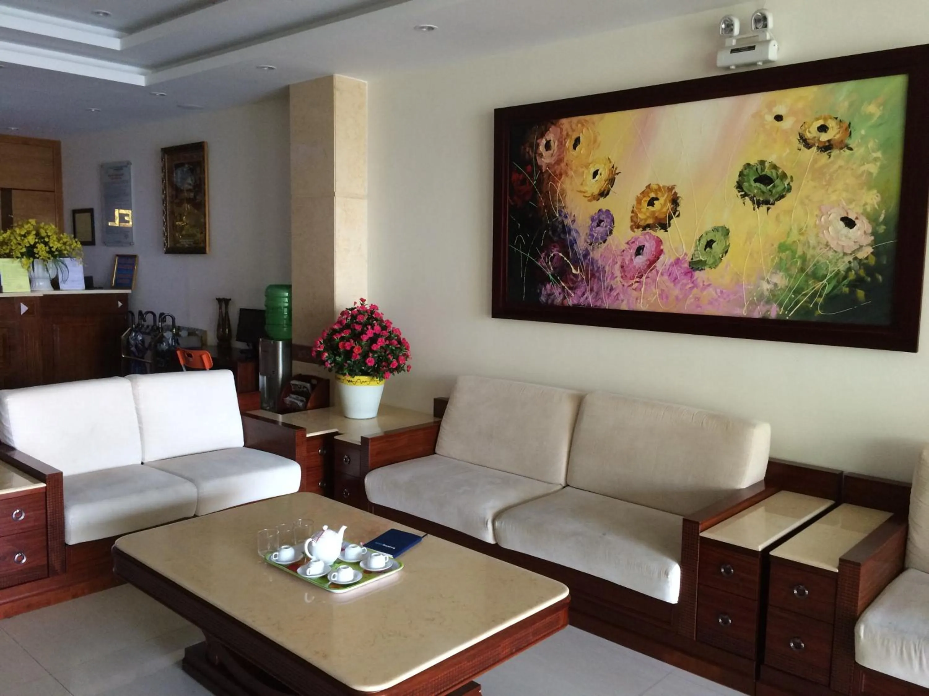 Communal lounge/ TV room in Dattravi Hostel