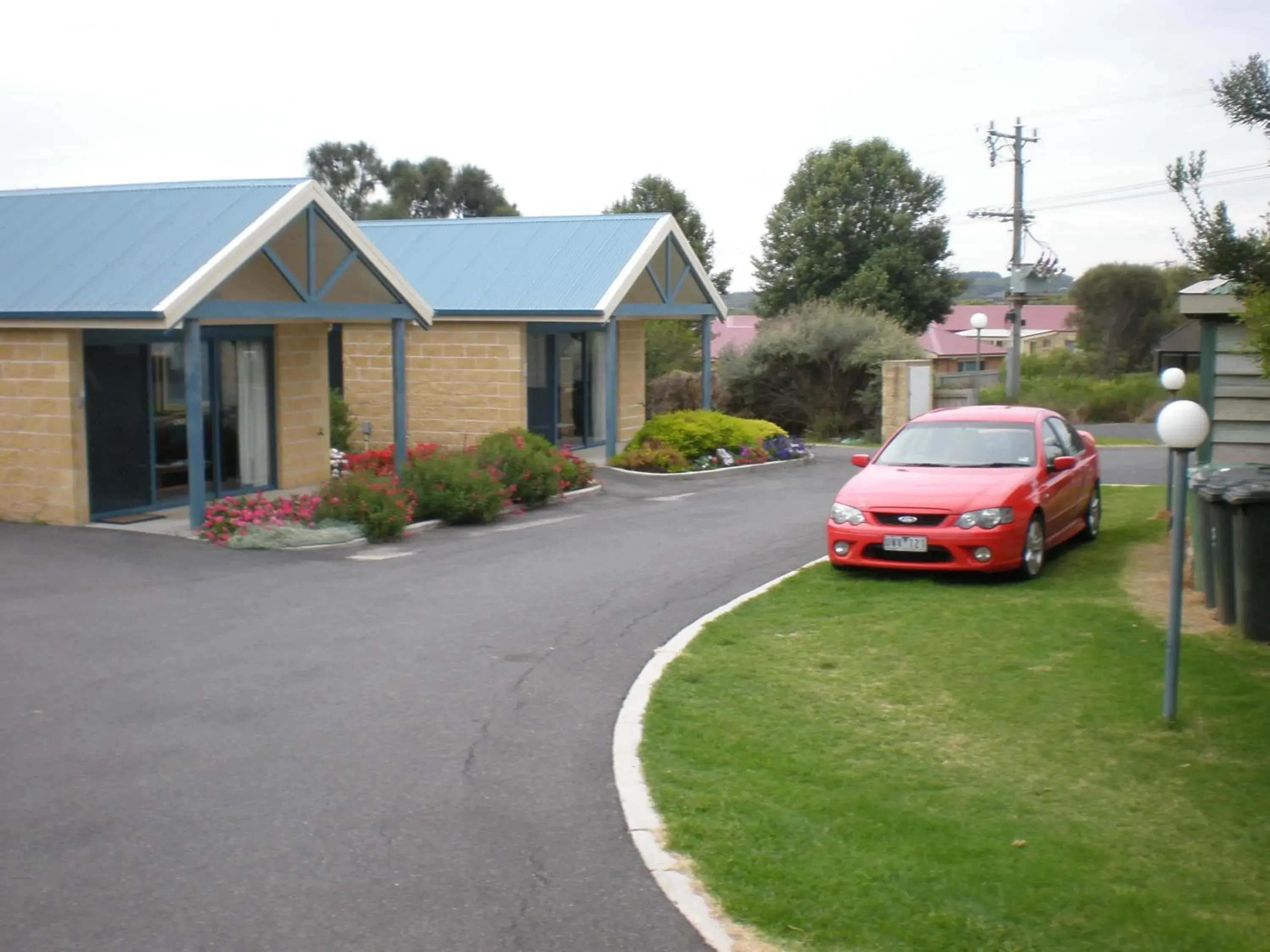 Facade/entrance in Summers Rest Units Facade/entrance in Summers Rest Units