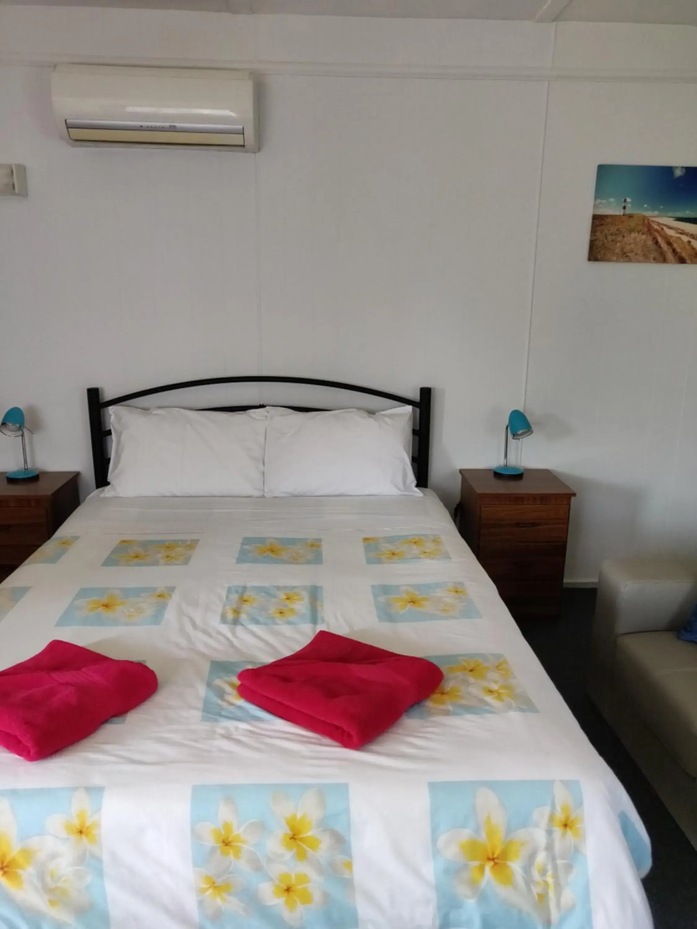 Bed in Summers Rest Units Bed in Summers Rest Units