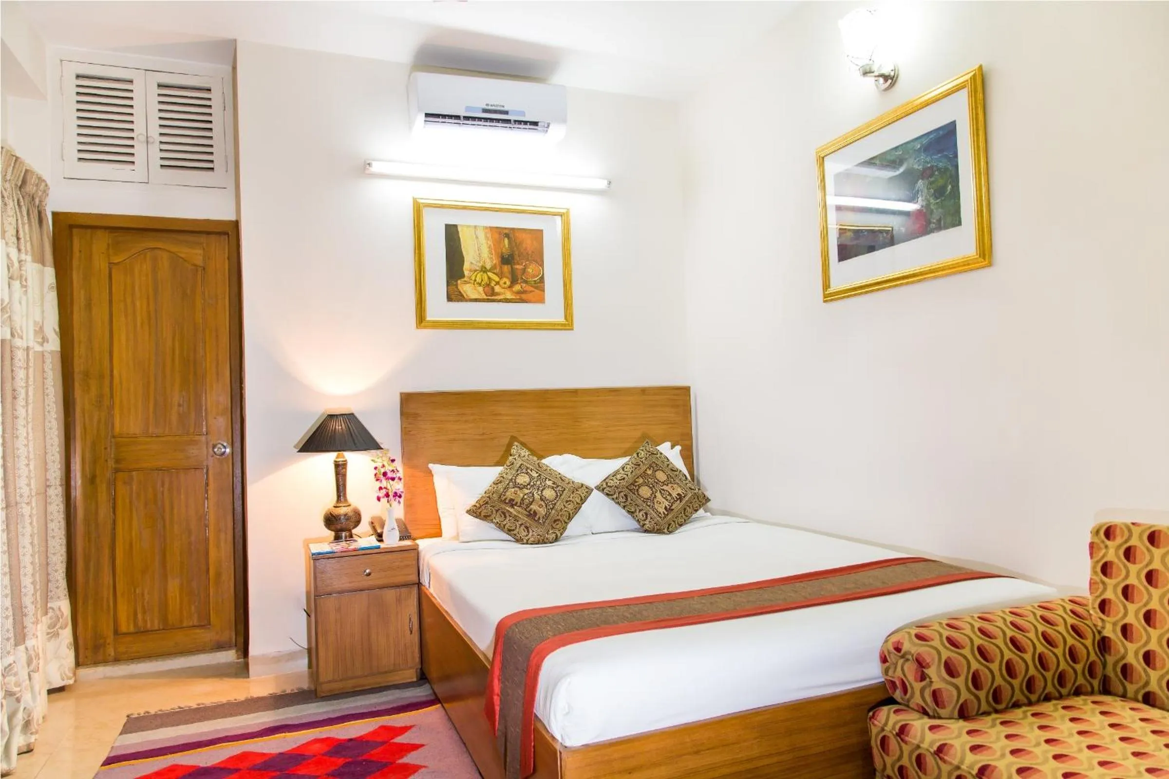 Photo of the whole room, Bed in Dhaka Golden Inn - Banani'Lakeside